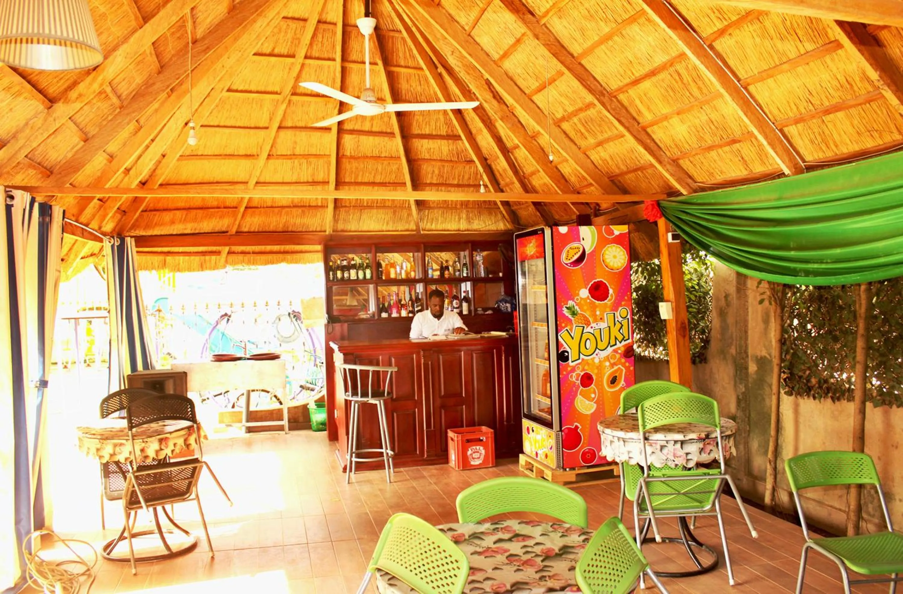 Restaurant/places to eat in Hotel Ganiela