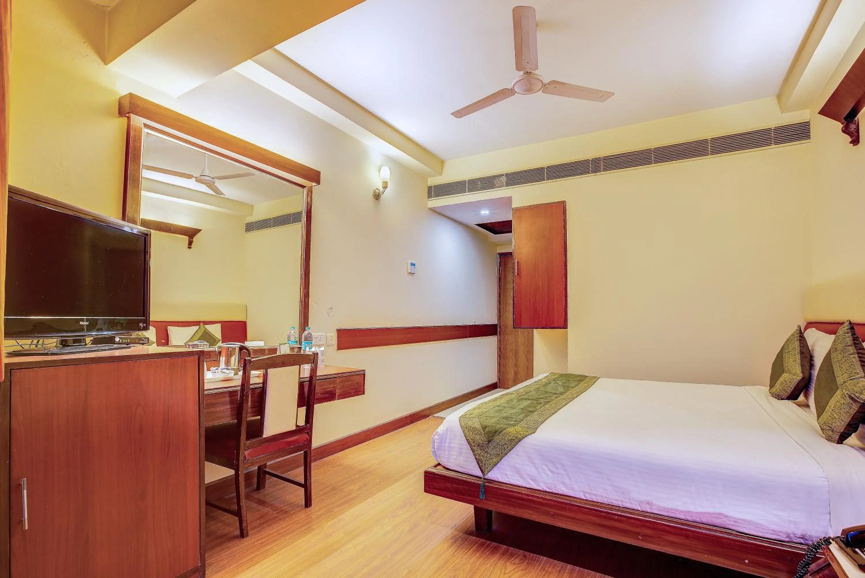 Bedroom, Bed in Hotel Ajanta Continental