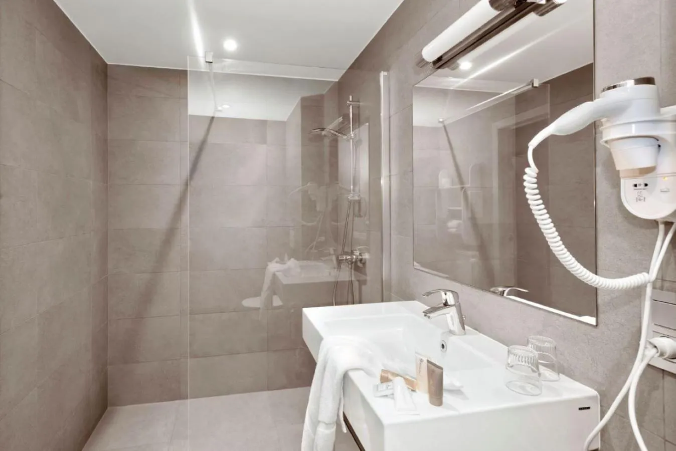 Shower in Hotel Adagio