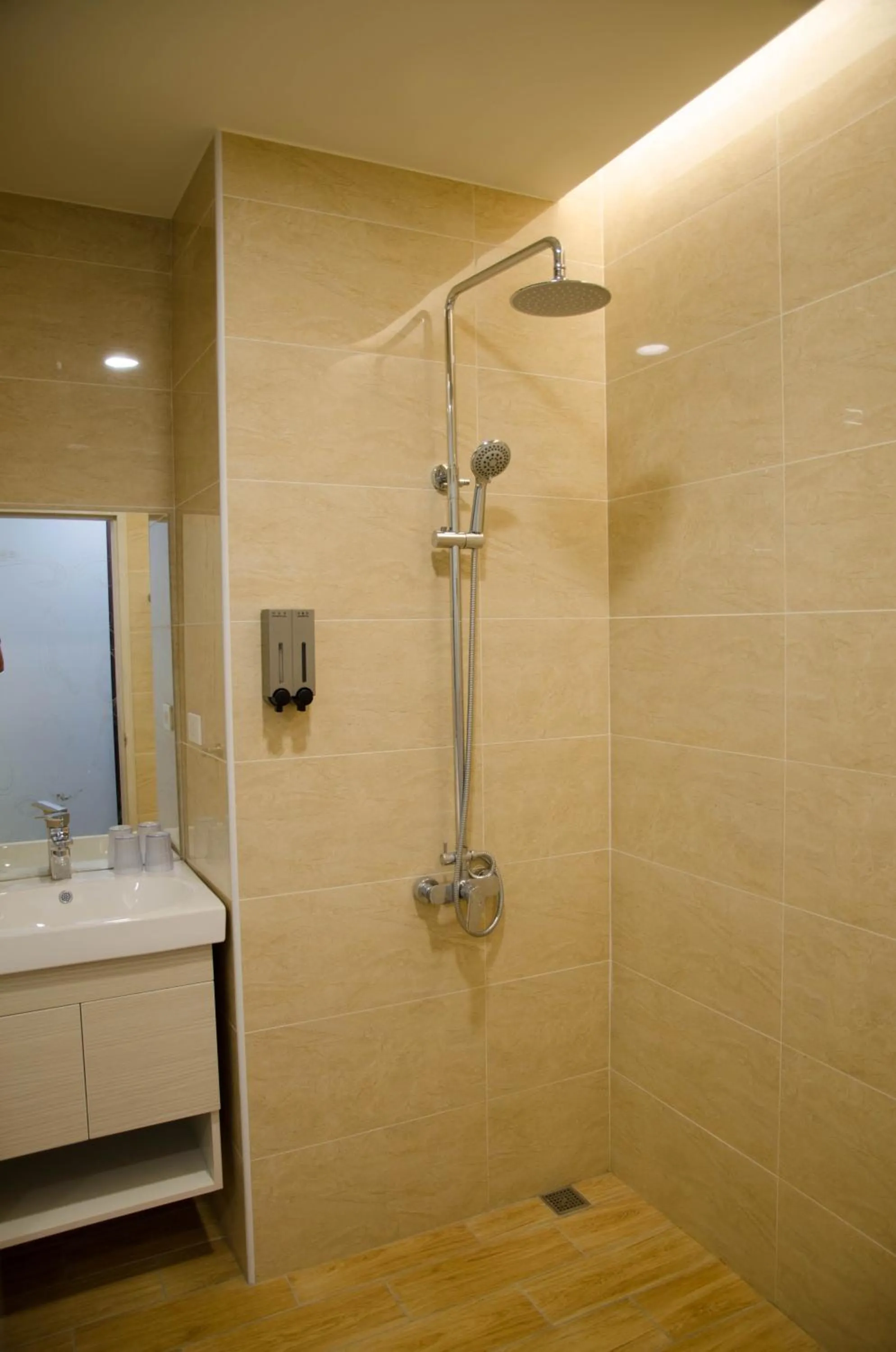 Shower, Bathroom in Starry Inns