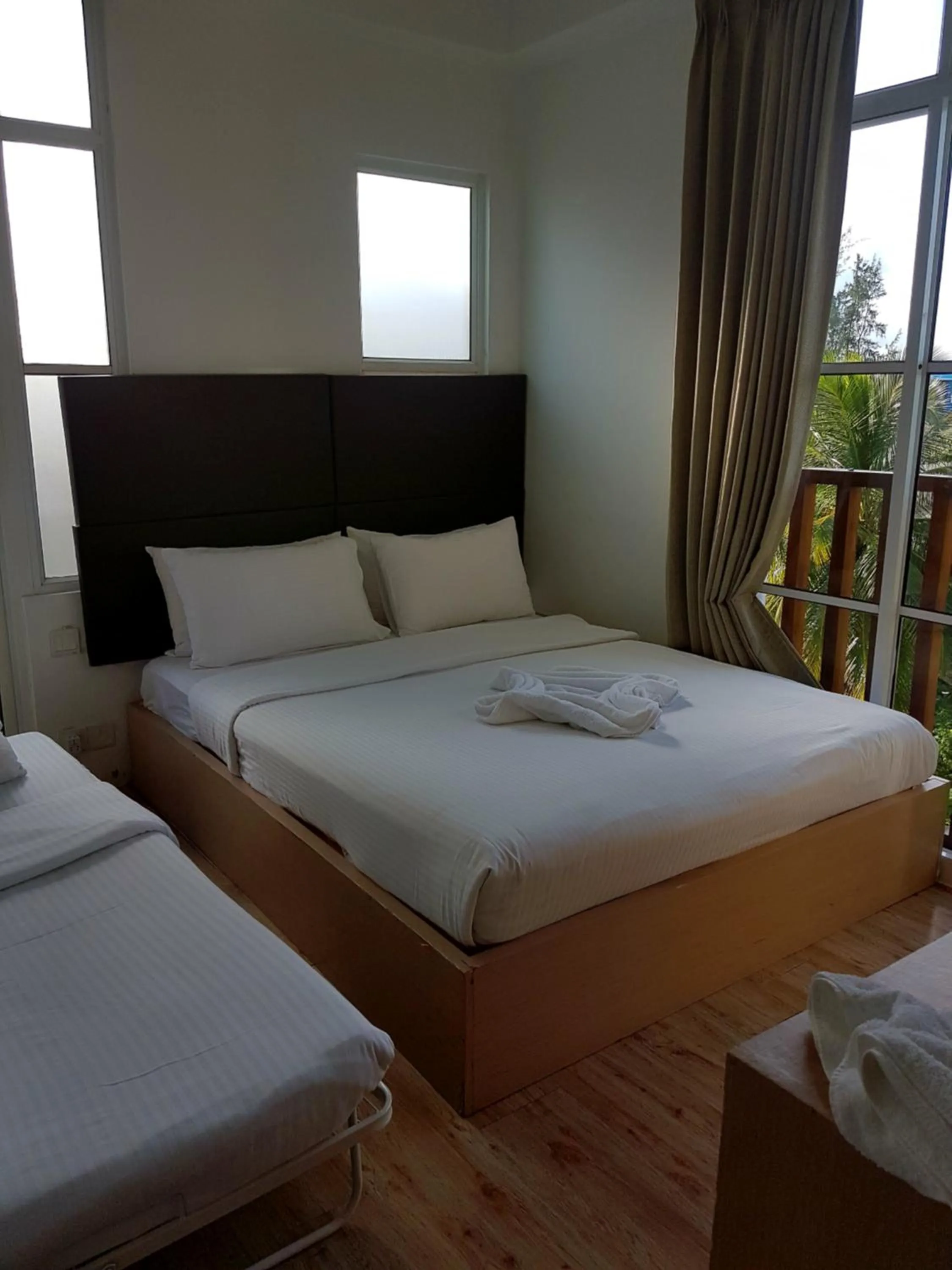 Balcony/Terrace, Bed in Express Inn at Hulhumale