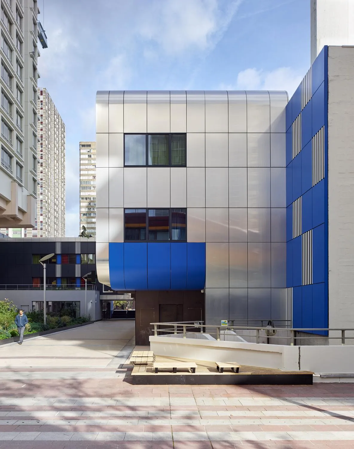 Property building in YOOMA Urban Lodge Tour Eiffel