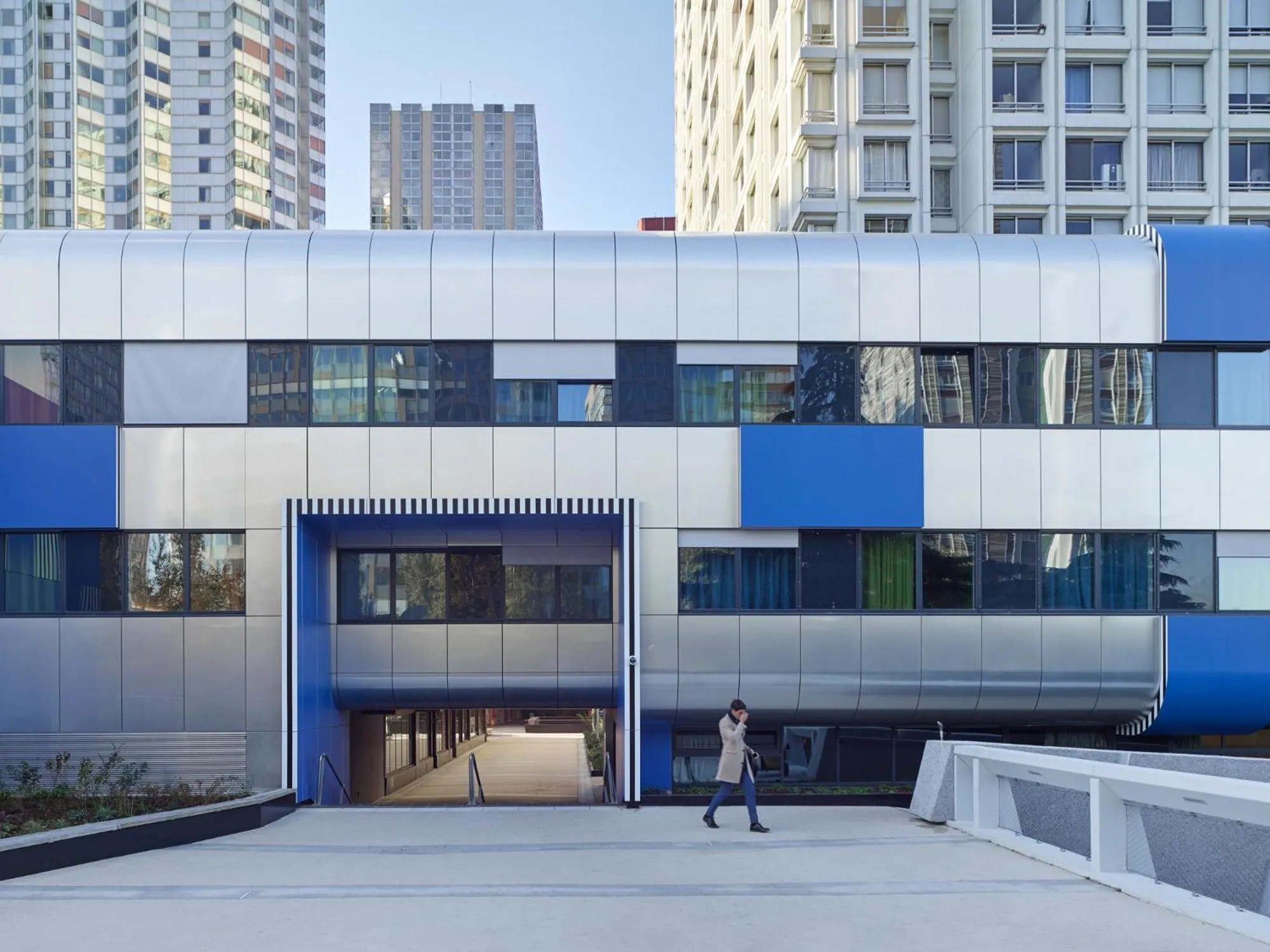 Property building in YOOMA Urban Lodge Tour Eiffel