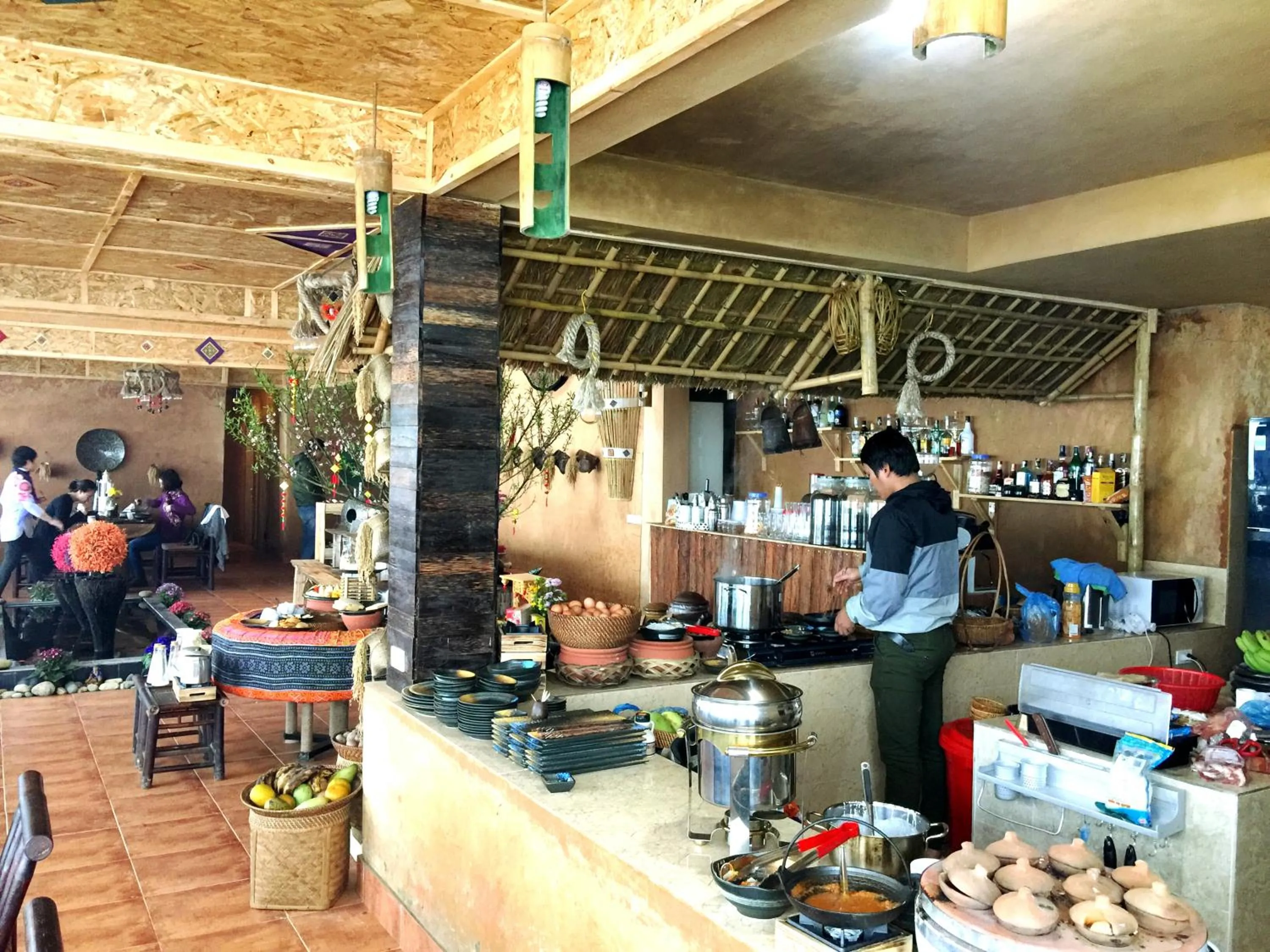 Communal kitchen in Sapa Clay House - Mountain Retreat
