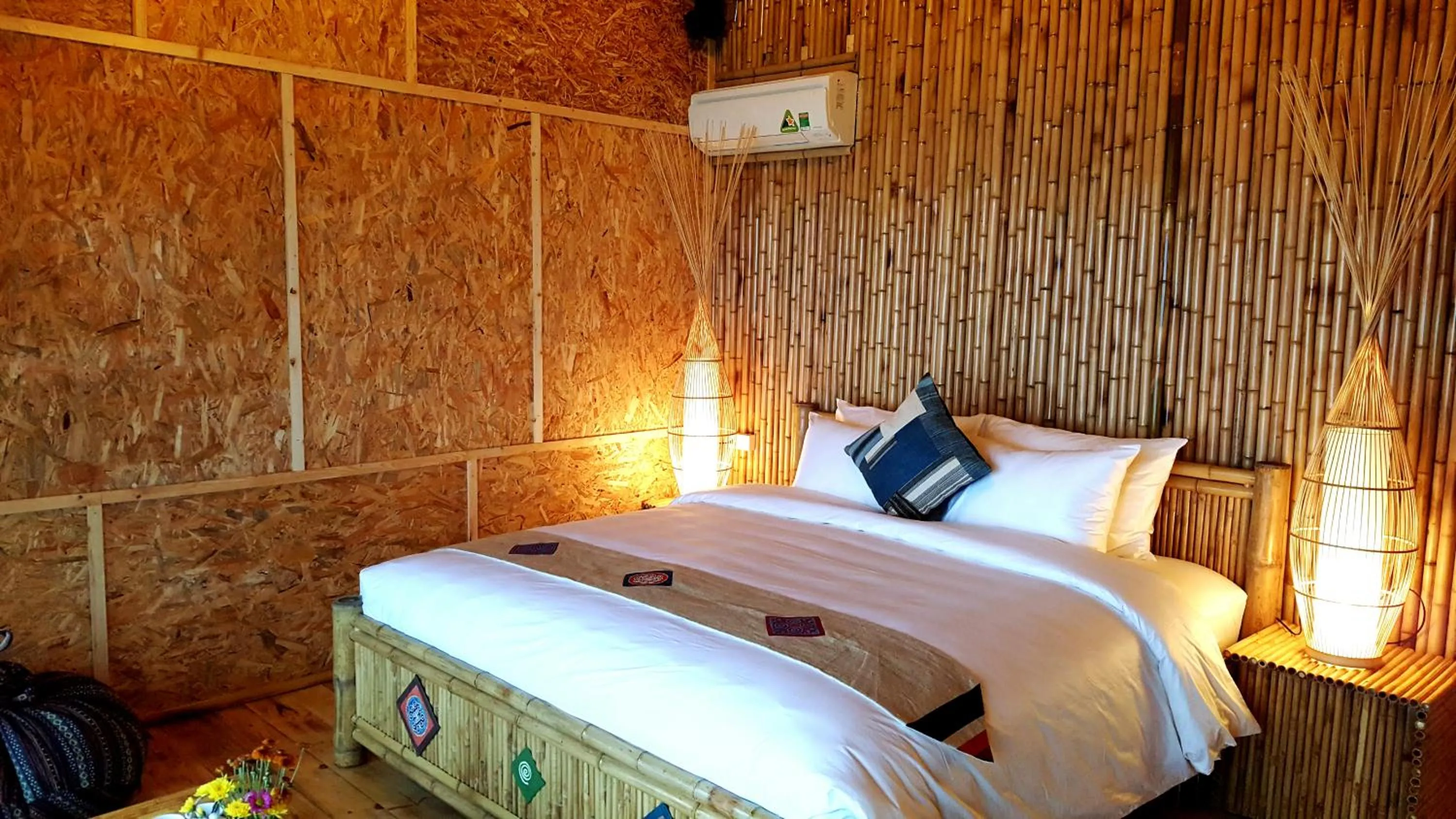 Bed in Sapa Clay House - Mountain Retreat