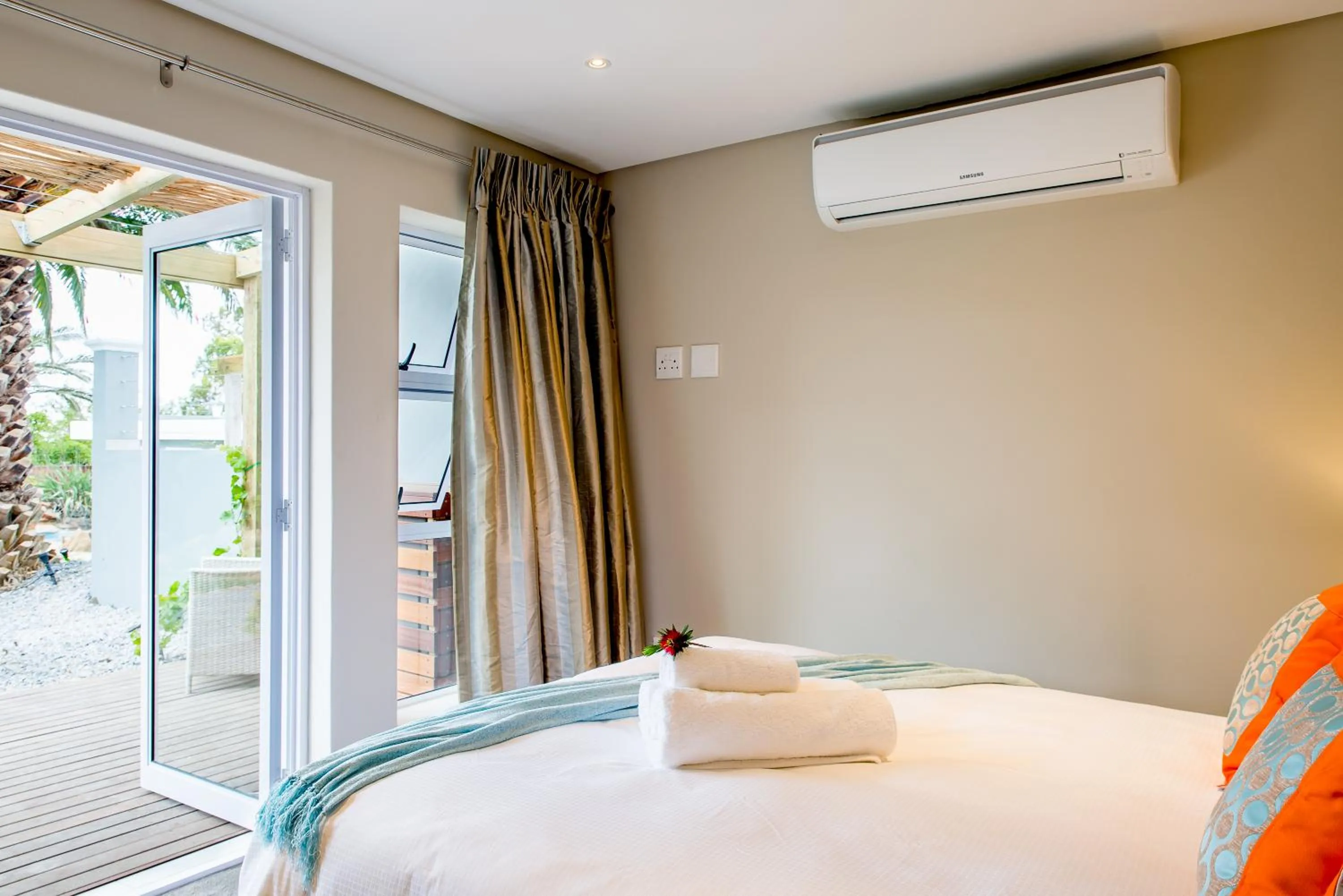 Photo of the whole room, Bed in Bloemenzee Boutique B&B