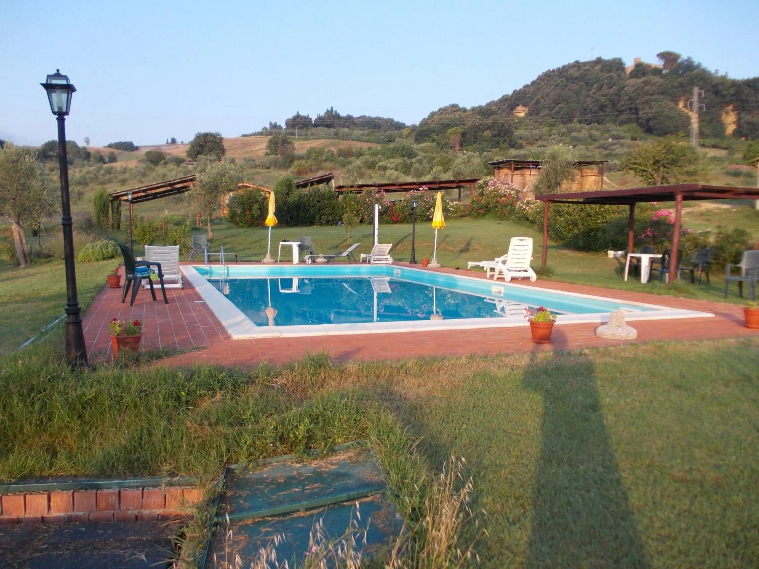 Pool view in Le Pergoline B&B