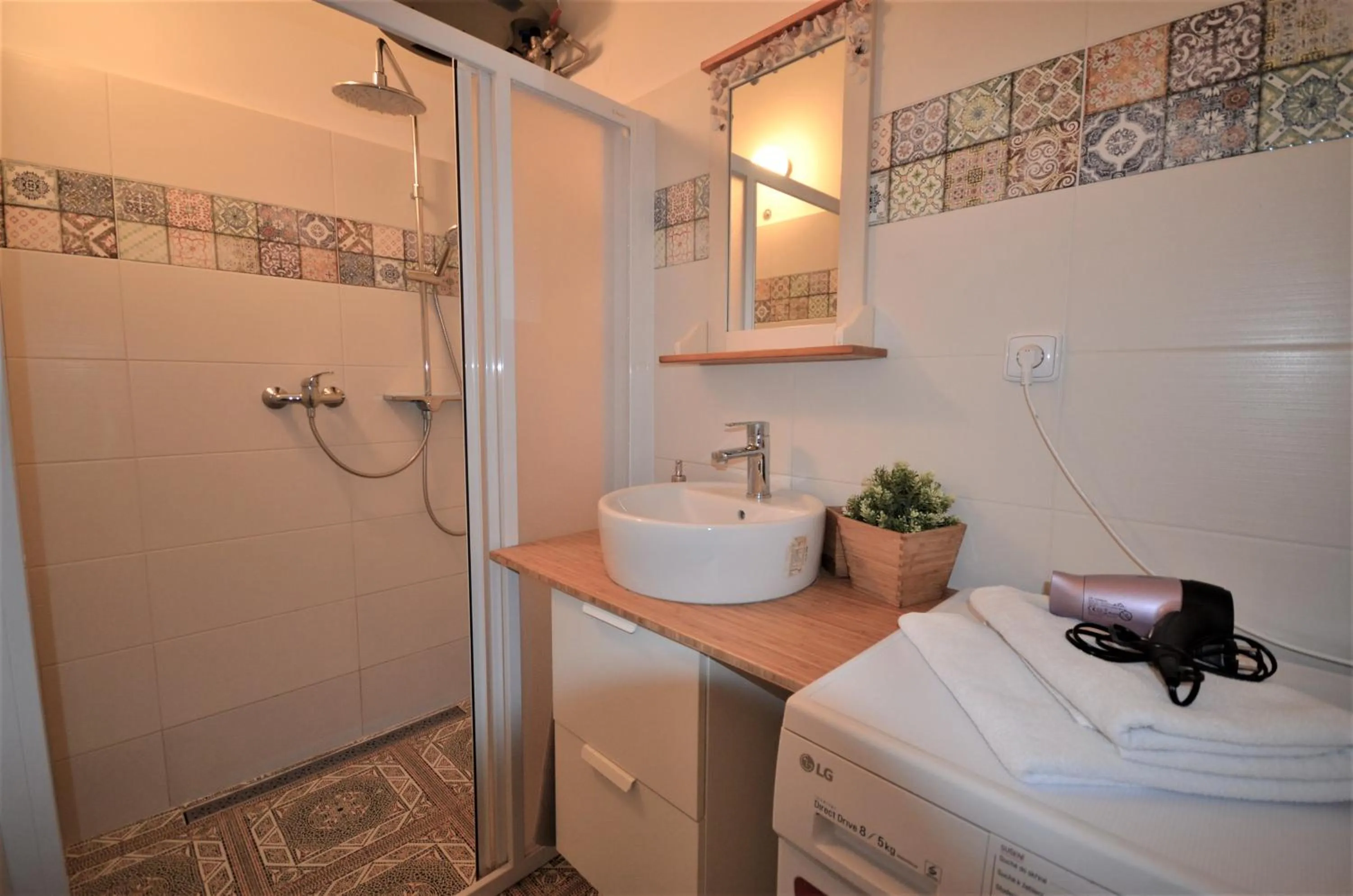 Shower in Travel&Joy backpackers