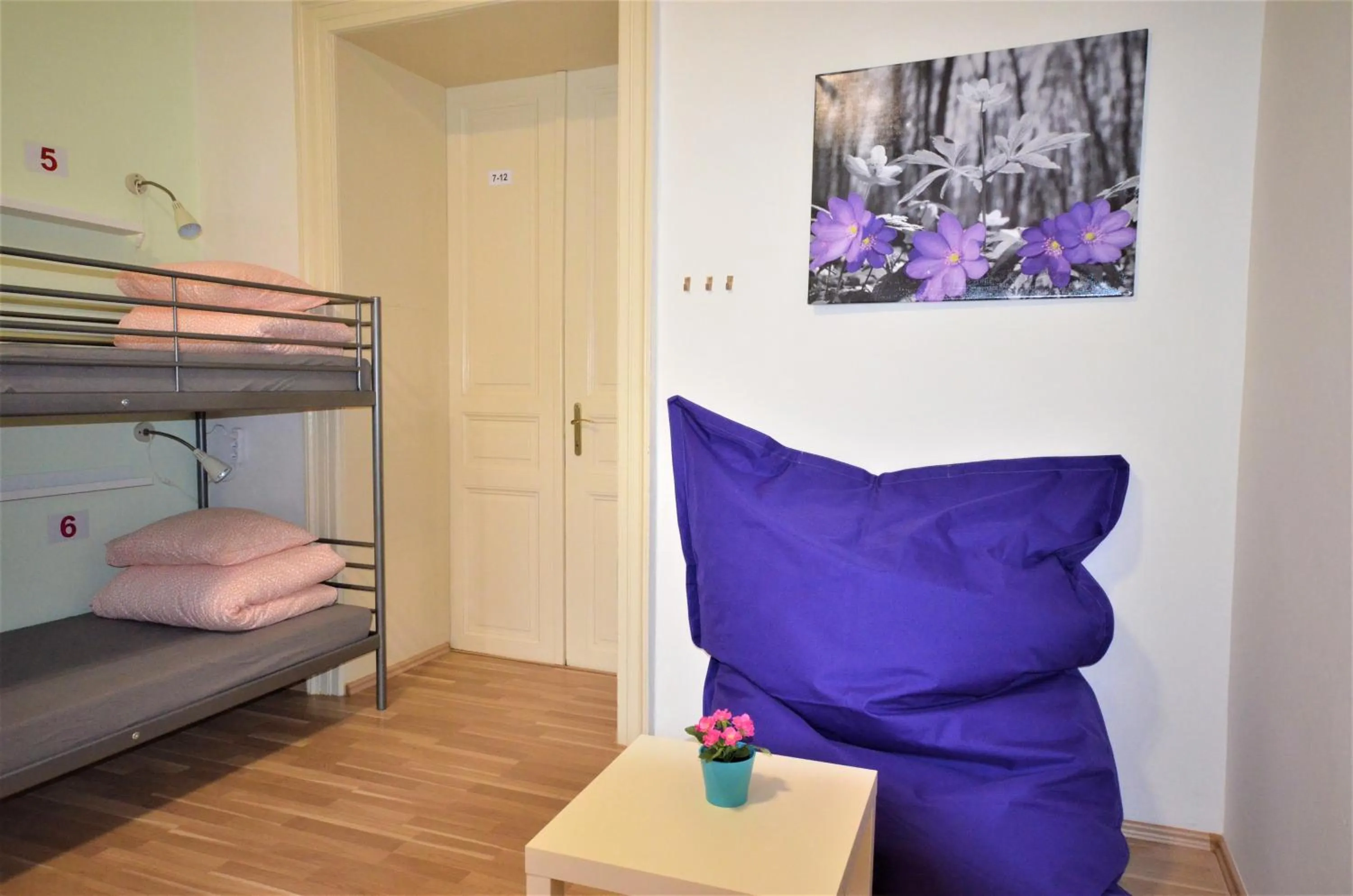 Seating area, Bed in Travel&Joy backpackers