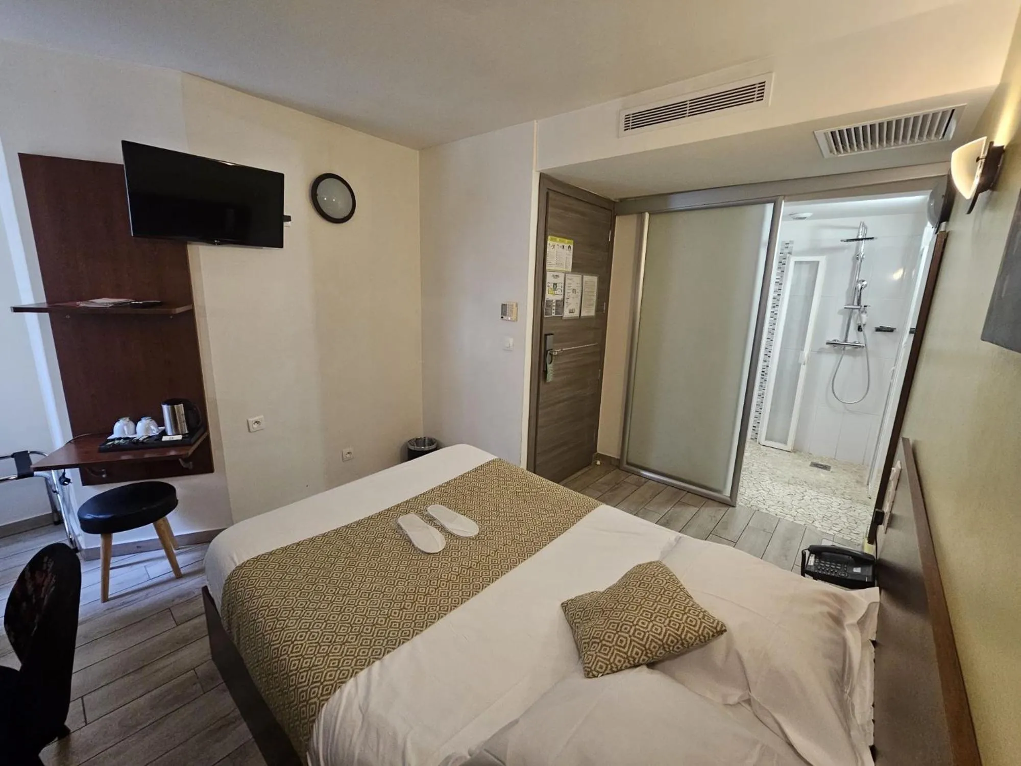 Bed in Massilia hôtel