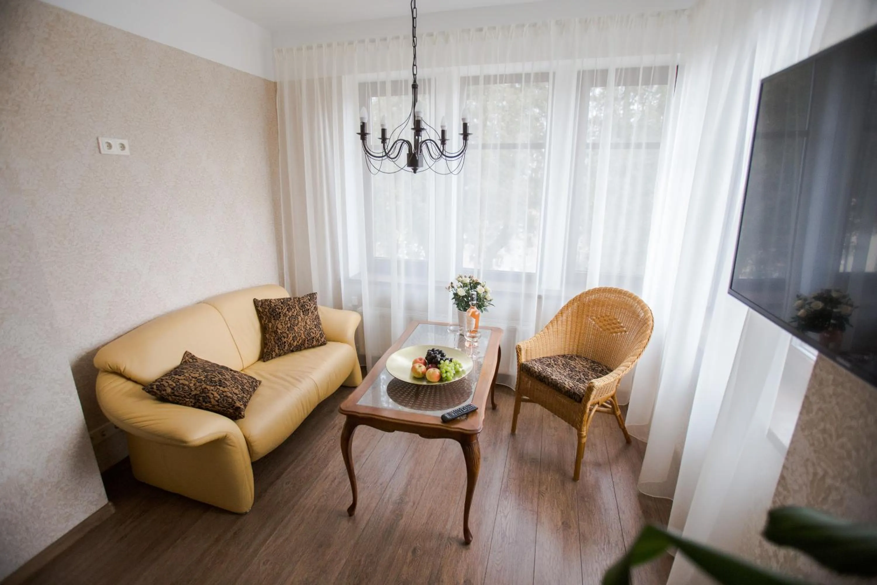 Photo of the whole room in Park Apartments