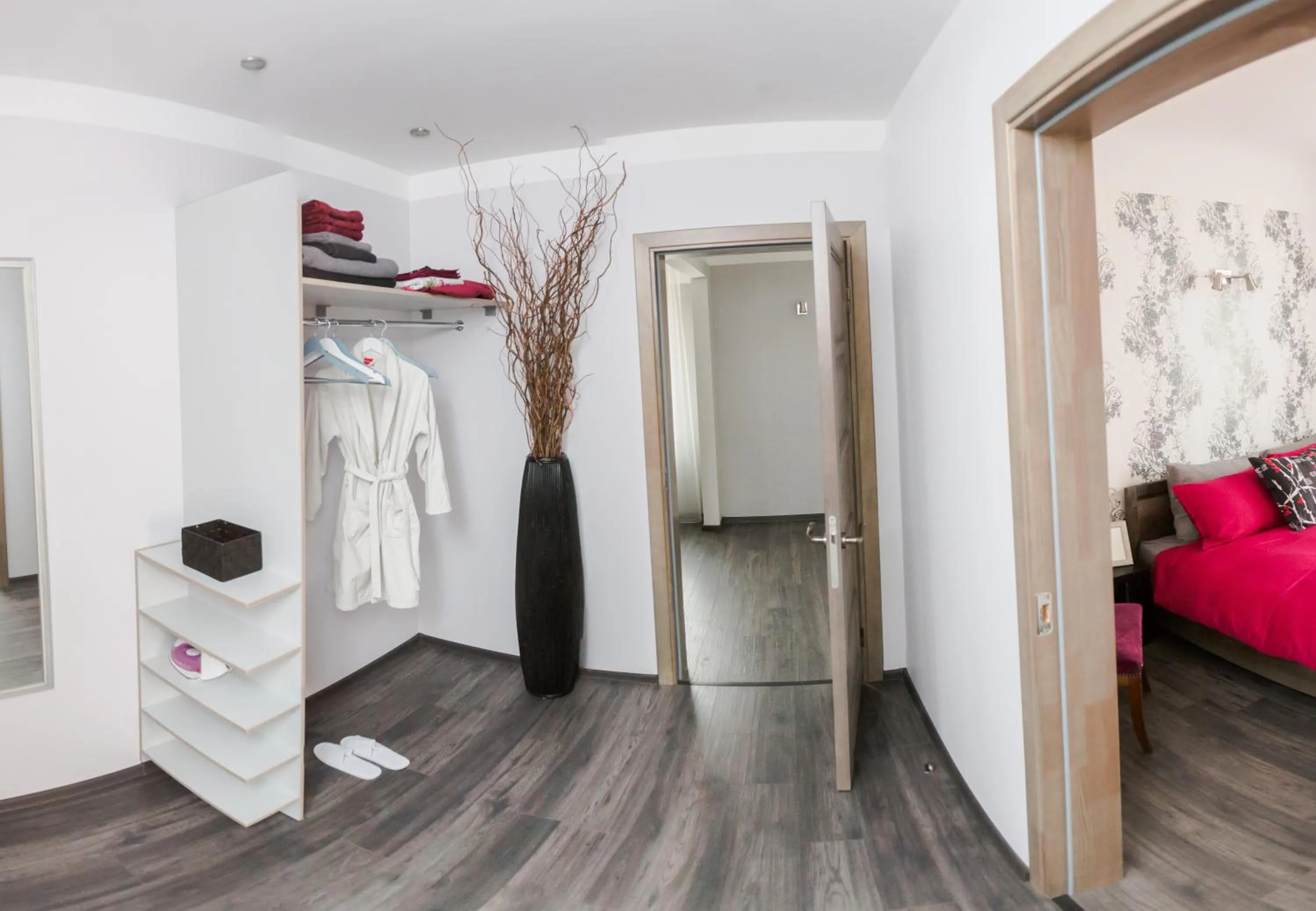 Photo of the whole room in Park Apartments