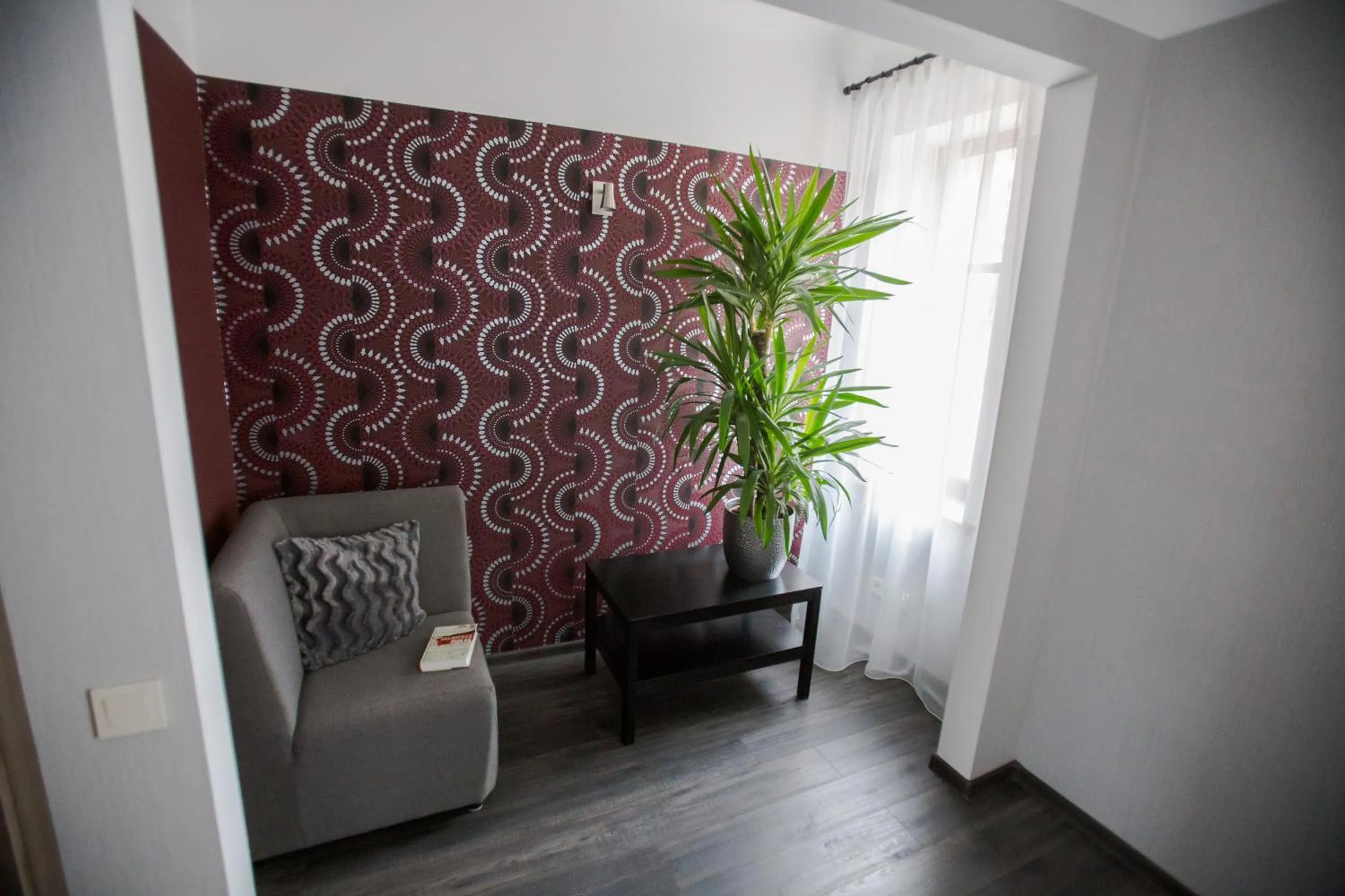 Photo of the whole room in Park Apartments