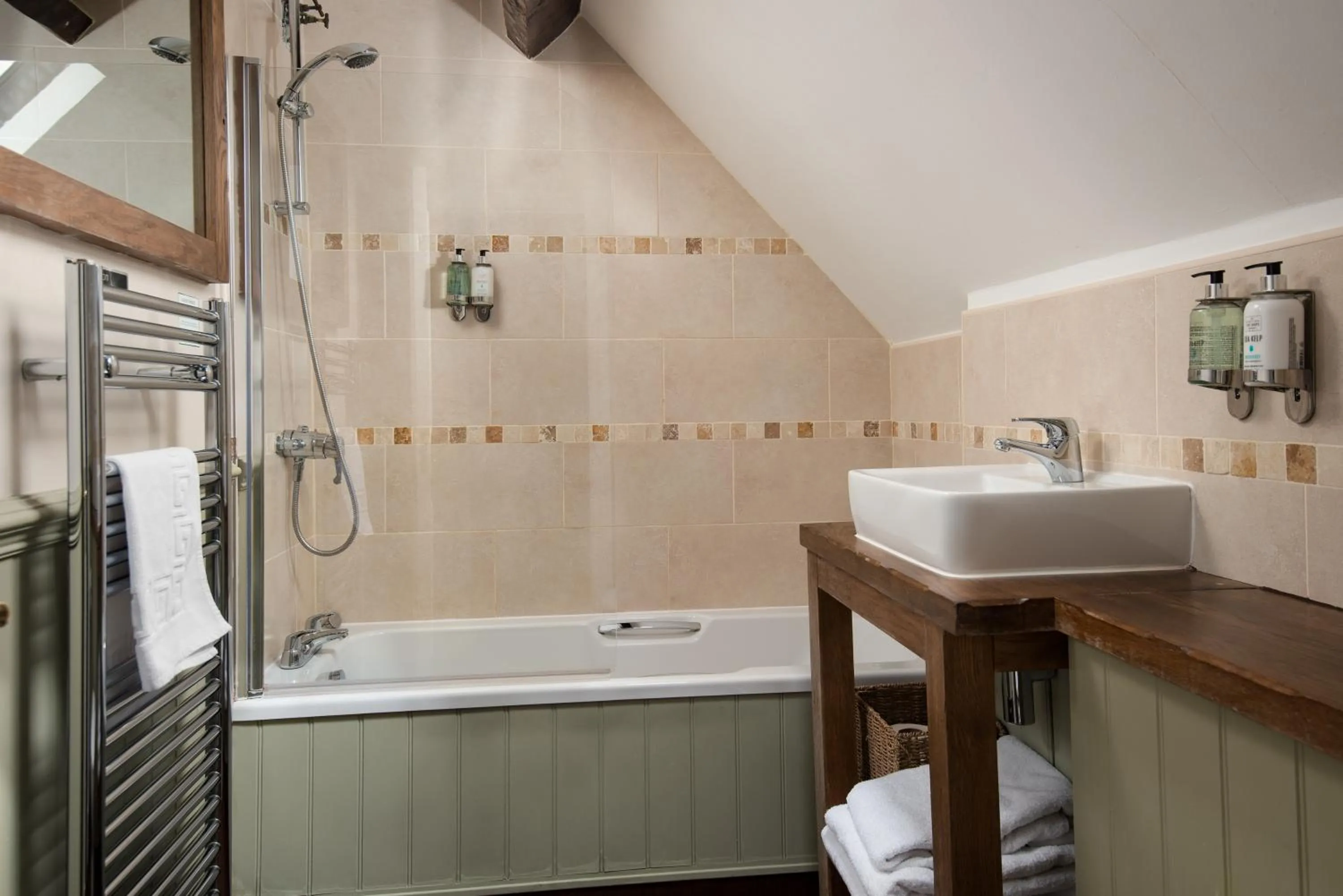 Bath in The King's Head Inn - The Inn Collection Group