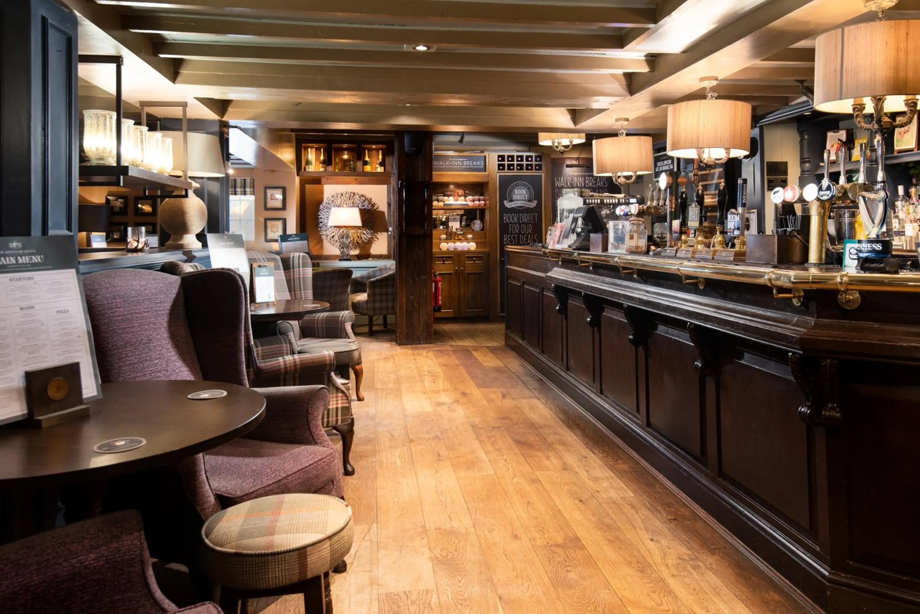 Lounge or bar in The King's Head Inn - The Inn Collection Group