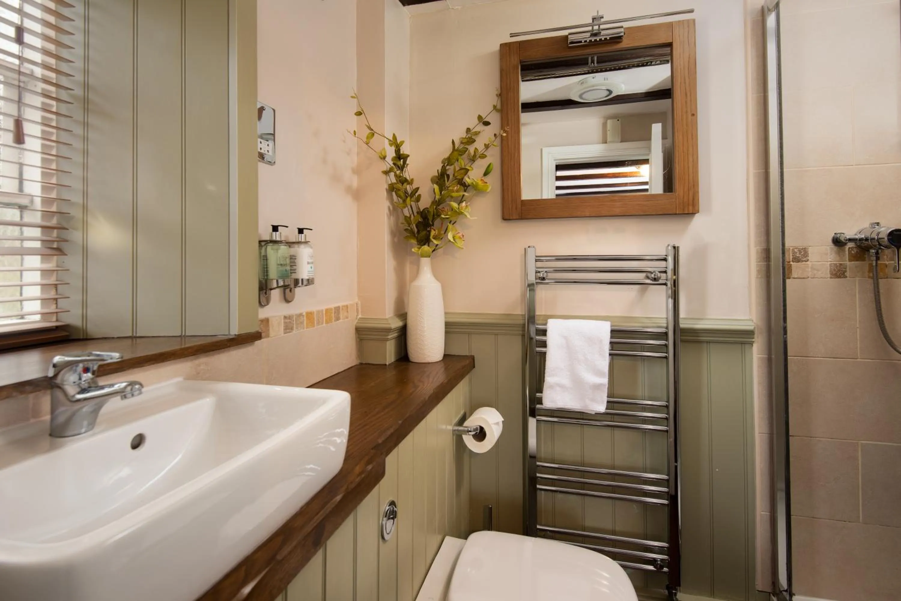Bathroom in The King's Head Inn - The Inn Collection Group