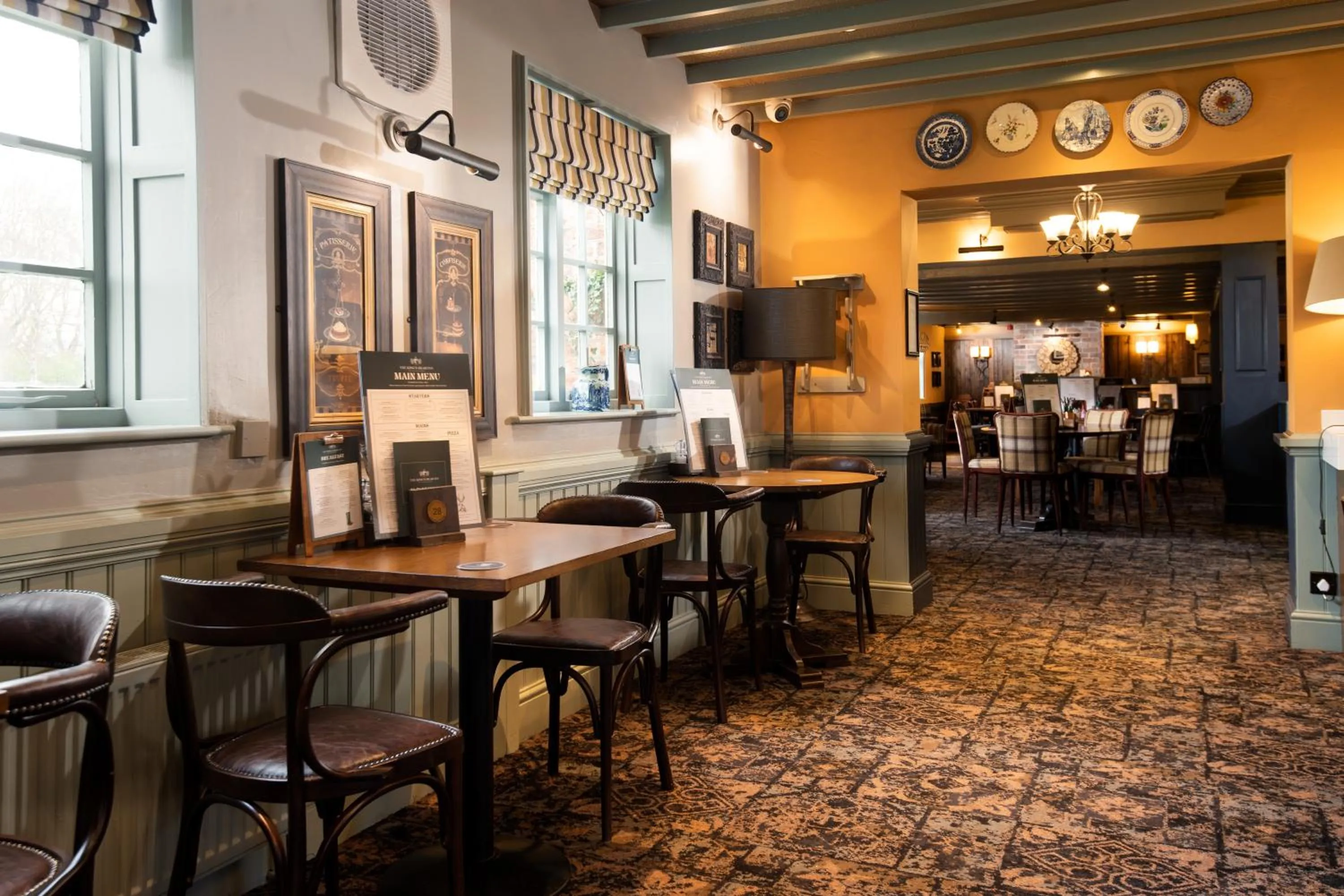 Lounge or bar in The King's Head Inn - The Inn Collection Group