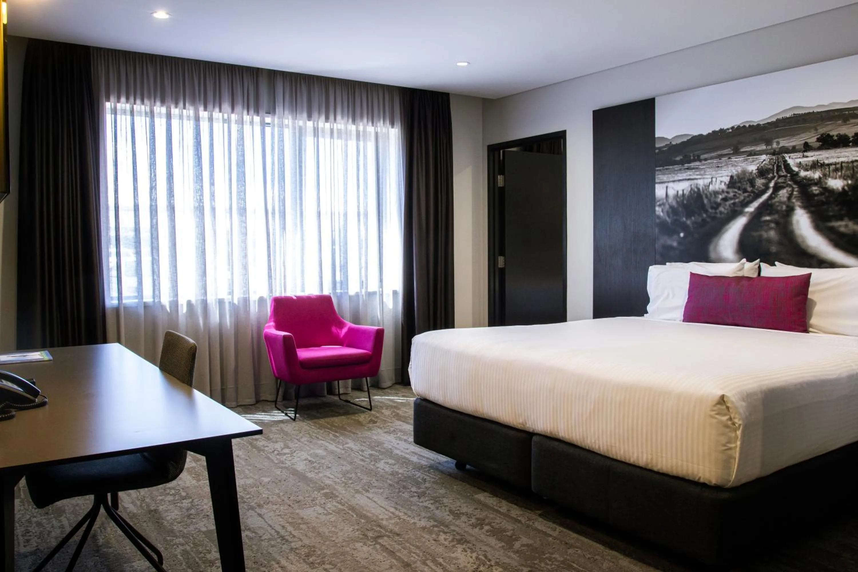 Bedroom, Bed in Mercure Tamworth