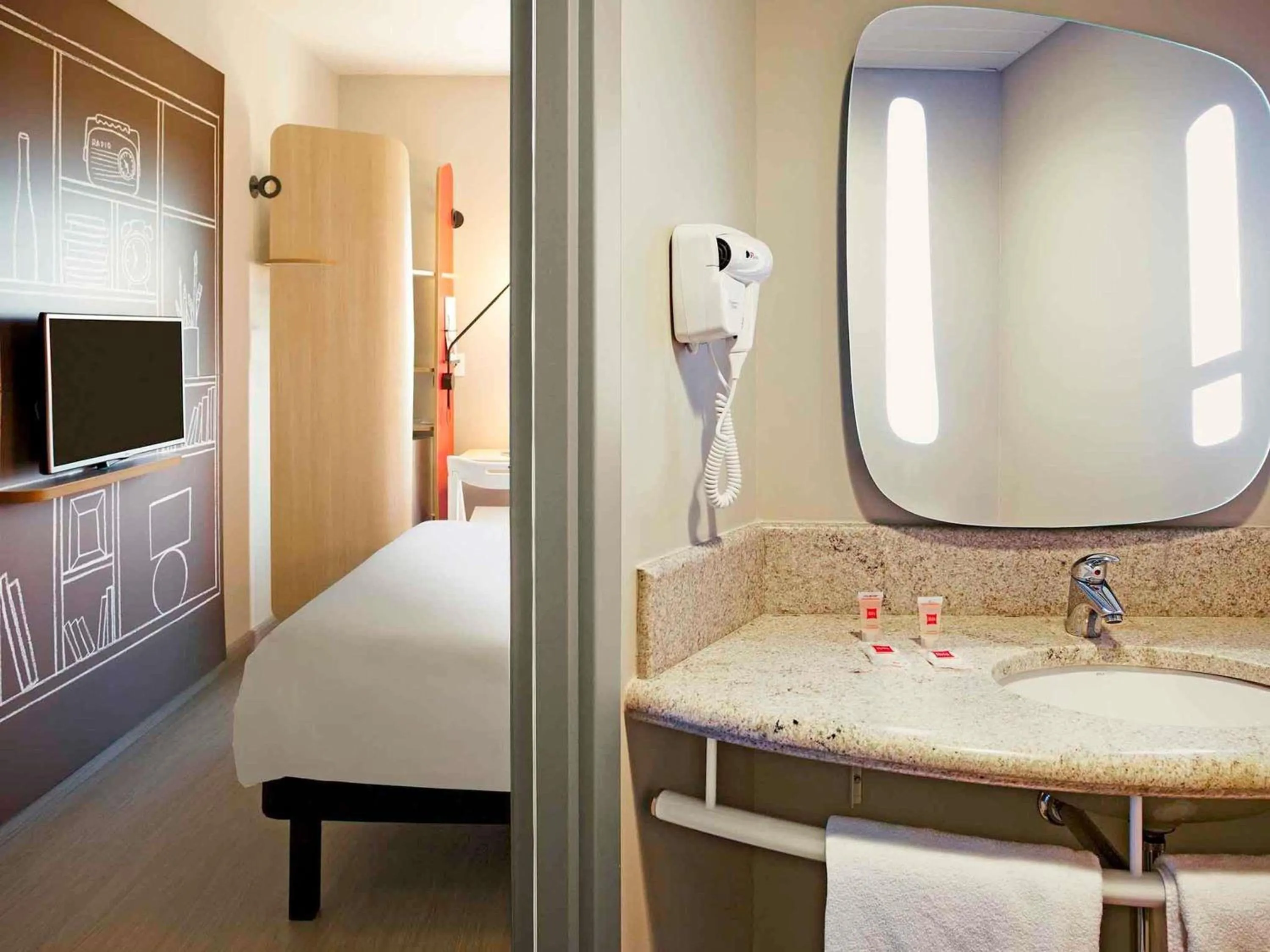 Bedroom, Bed in ibis Paranagua