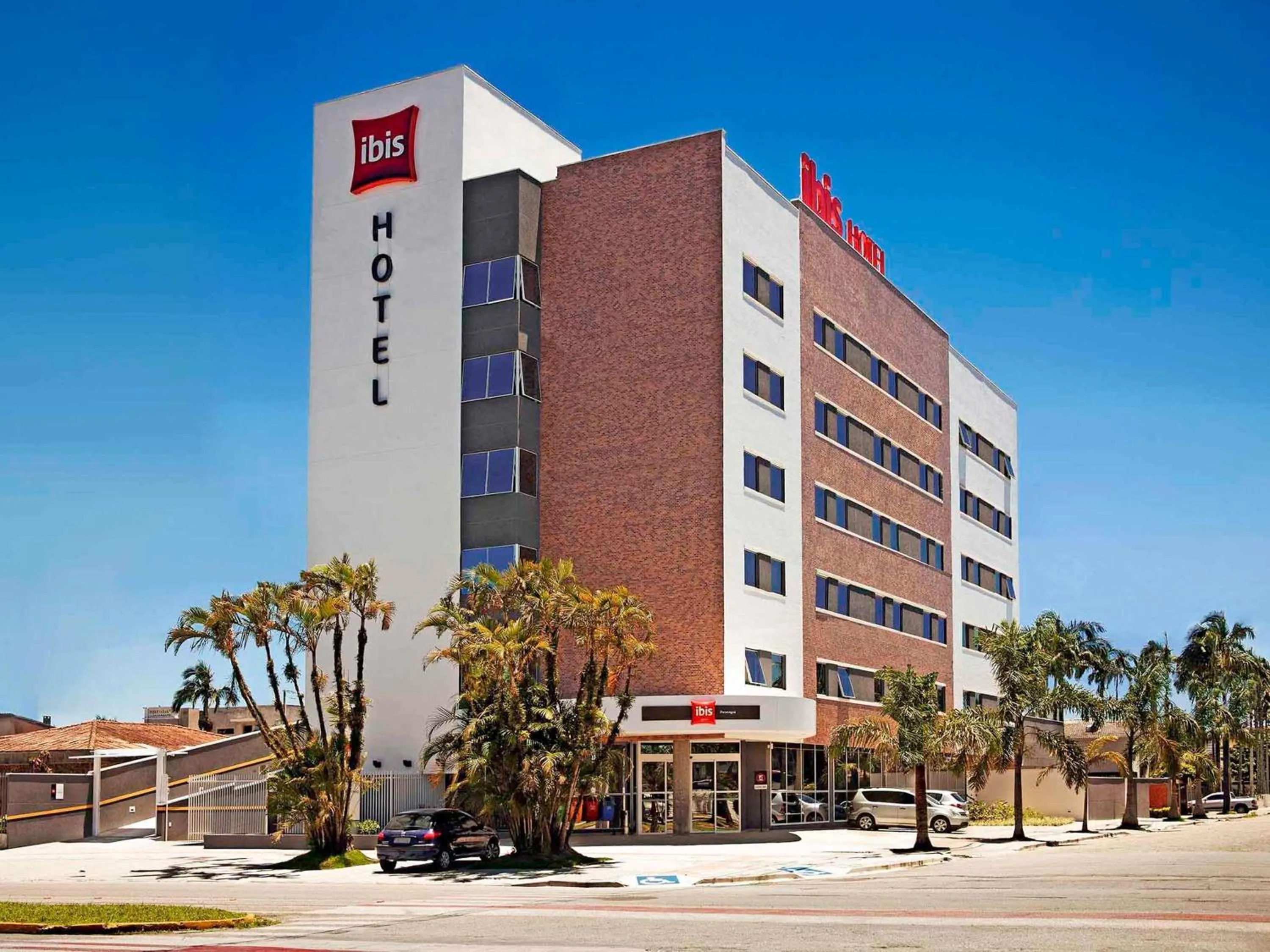 Property building in ibis Paranagua