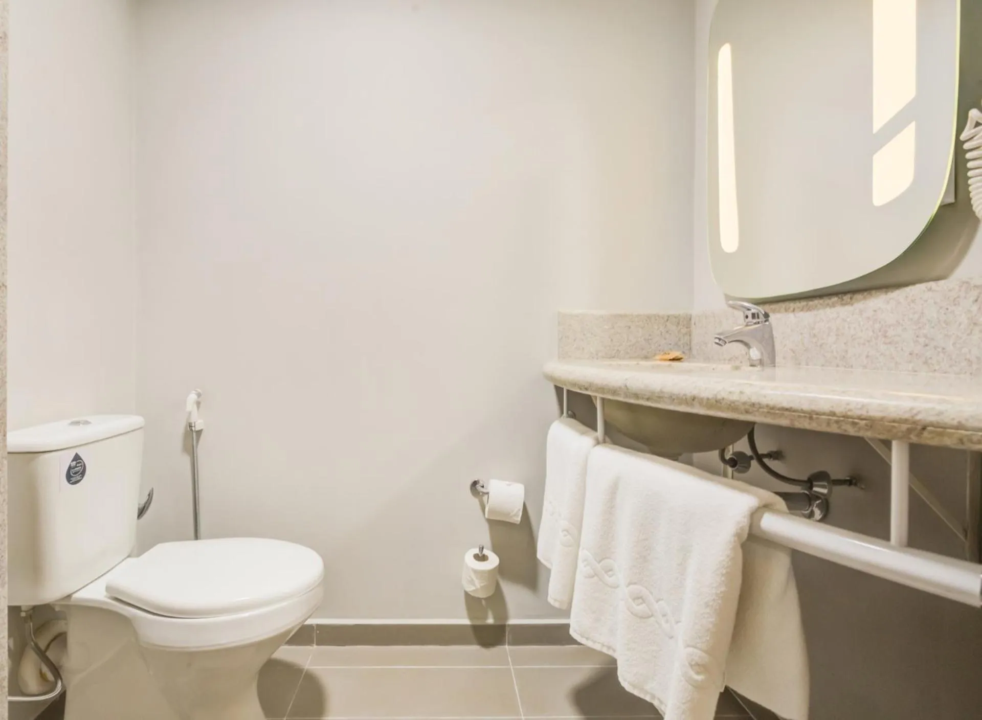 Bathroom in ibis Paranagua