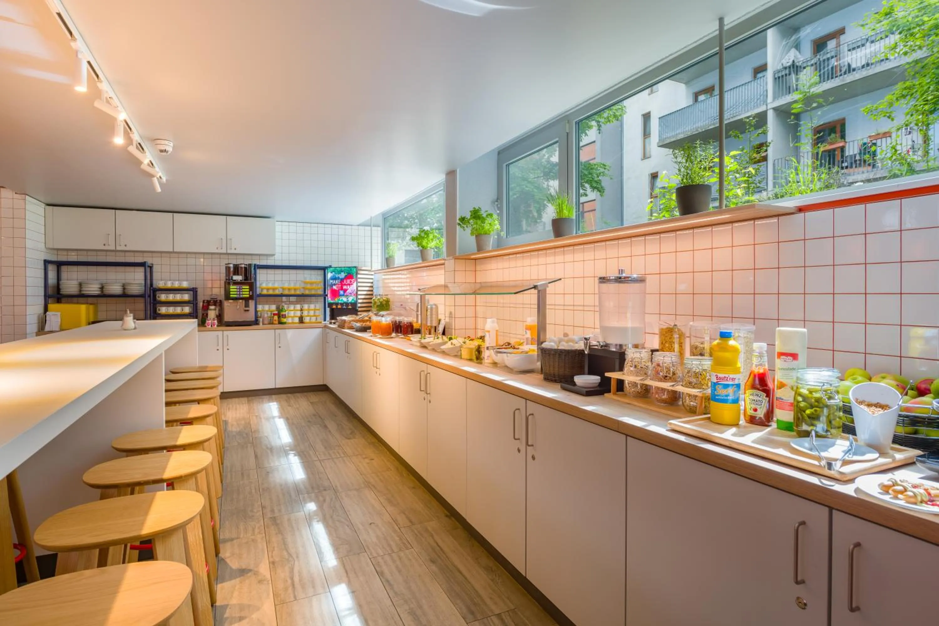 Buffet breakfast in ibis budget Hamburg St Pauli Messe - neu renoviert