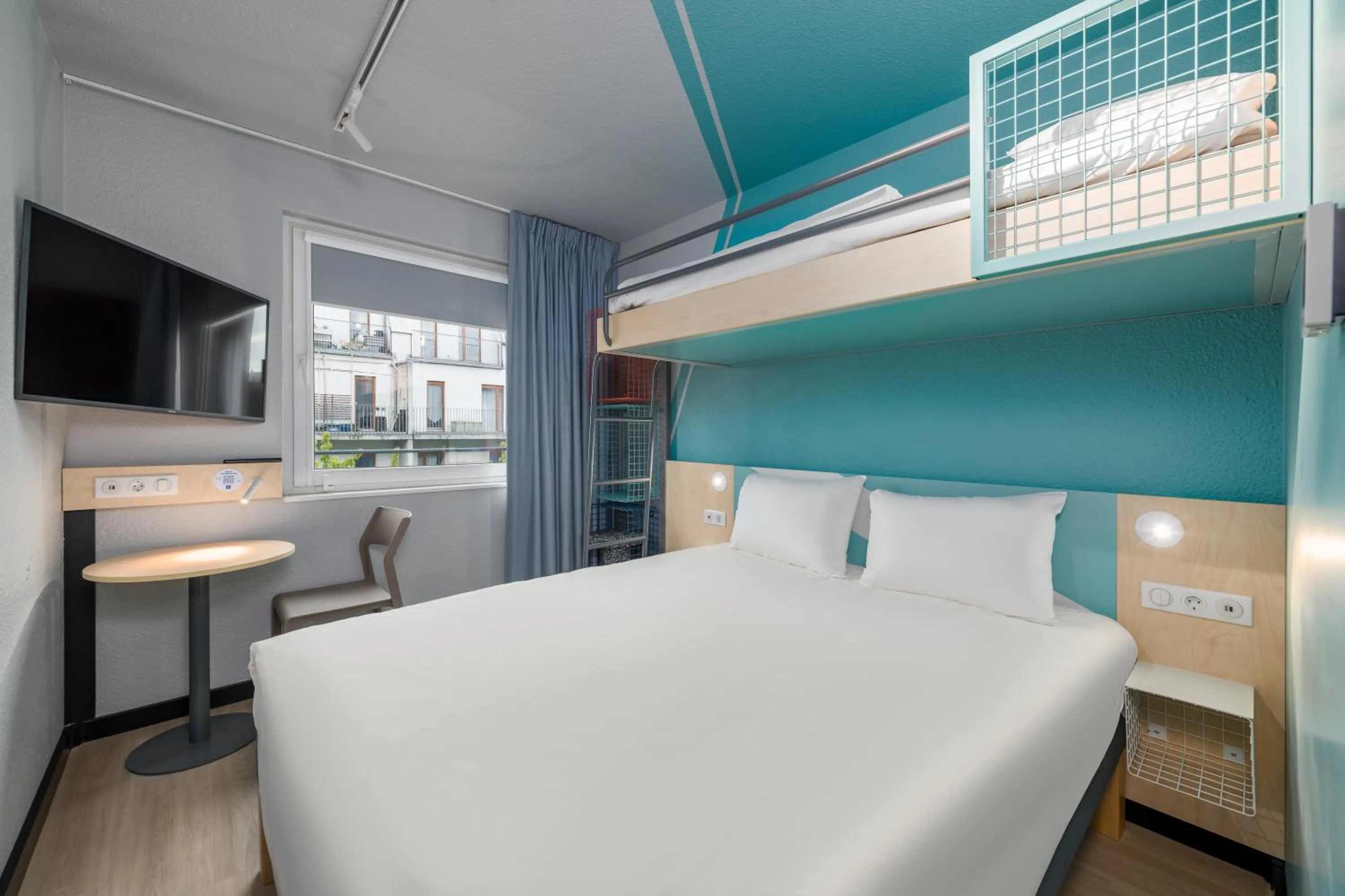 Photo of the whole room, Bed in ibis budget Hamburg St Pauli Messe - neu renoviert