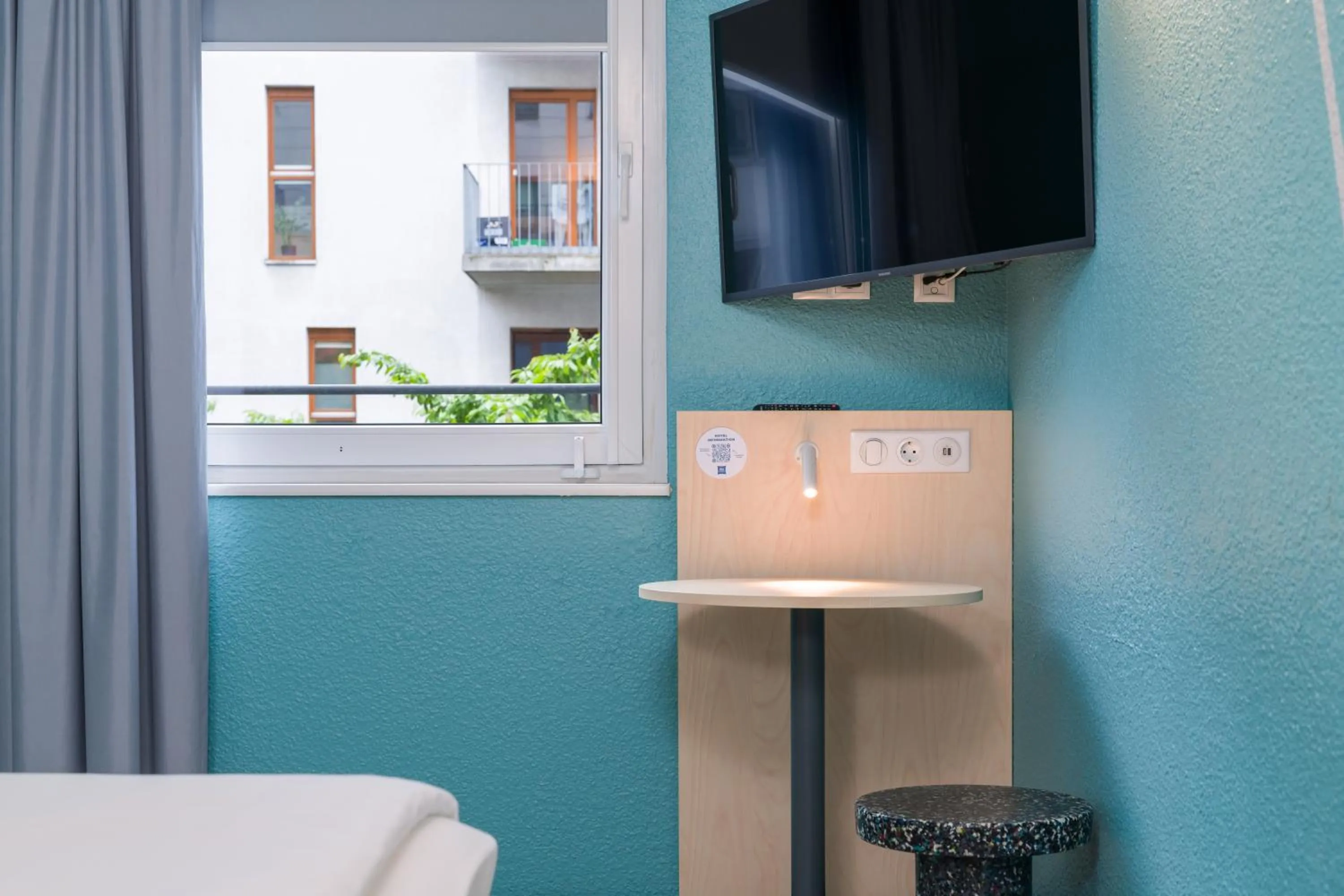 TV and multimedia, Bed in ibis budget Hamburg St Pauli Messe - neu renoviert