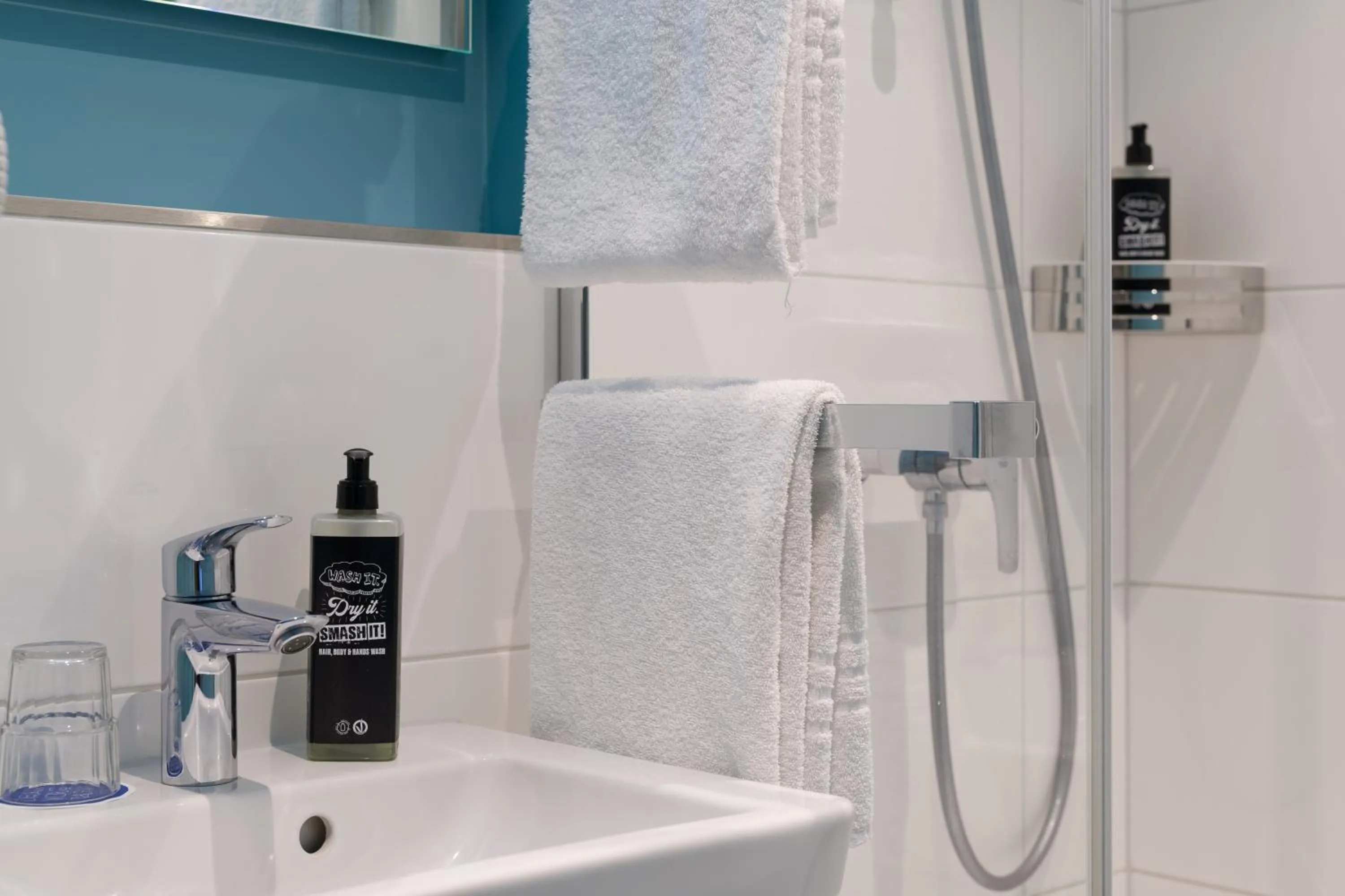 Bathroom in ibis budget Hamburg St Pauli Messe - neu renoviert