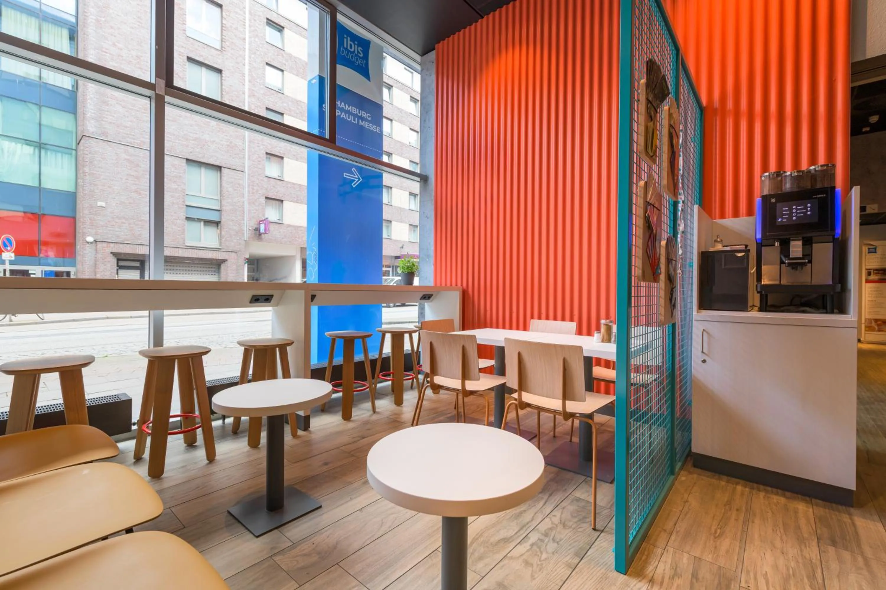 Lobby or reception in ibis budget Hamburg St Pauli Messe - neu renoviert