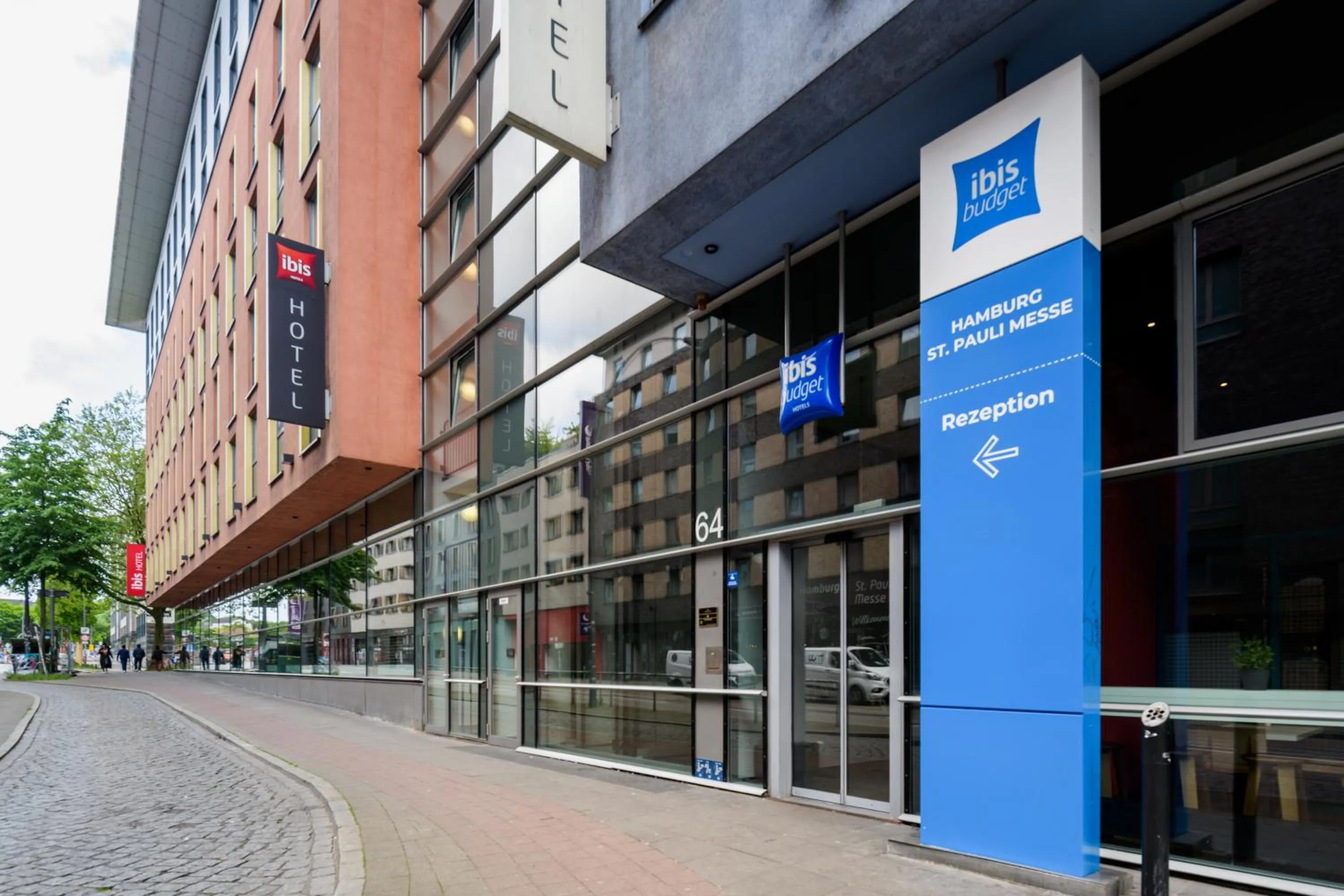 Property building in ibis budget Hamburg St Pauli Messe - neu renoviert