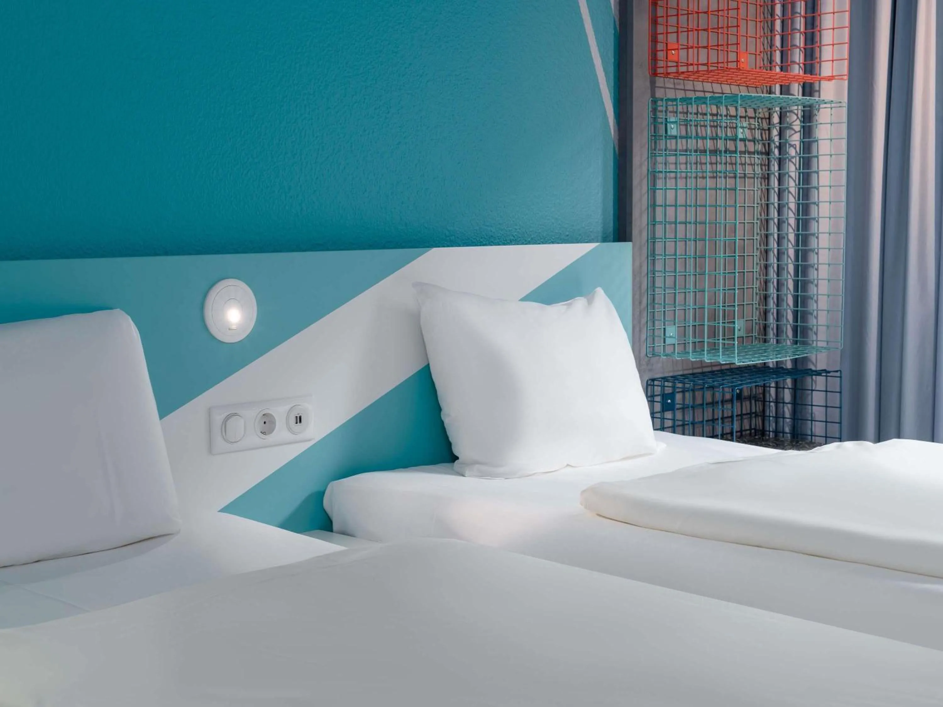 Bedroom, Bed in ibis budget Hamburg St Pauli Messe - neu renoviert