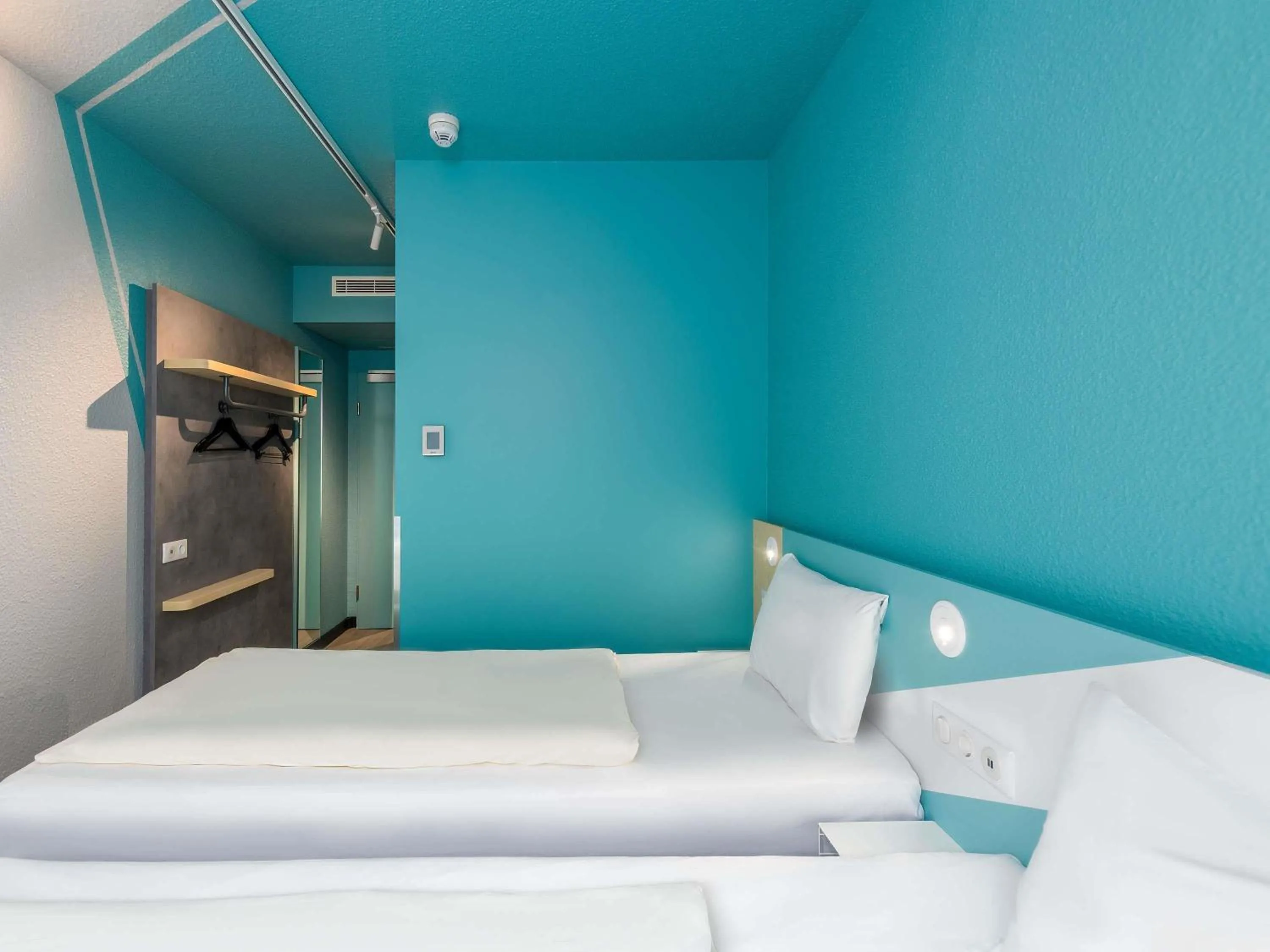 Bedroom, Bed in ibis budget Hamburg St Pauli Messe - neu renoviert