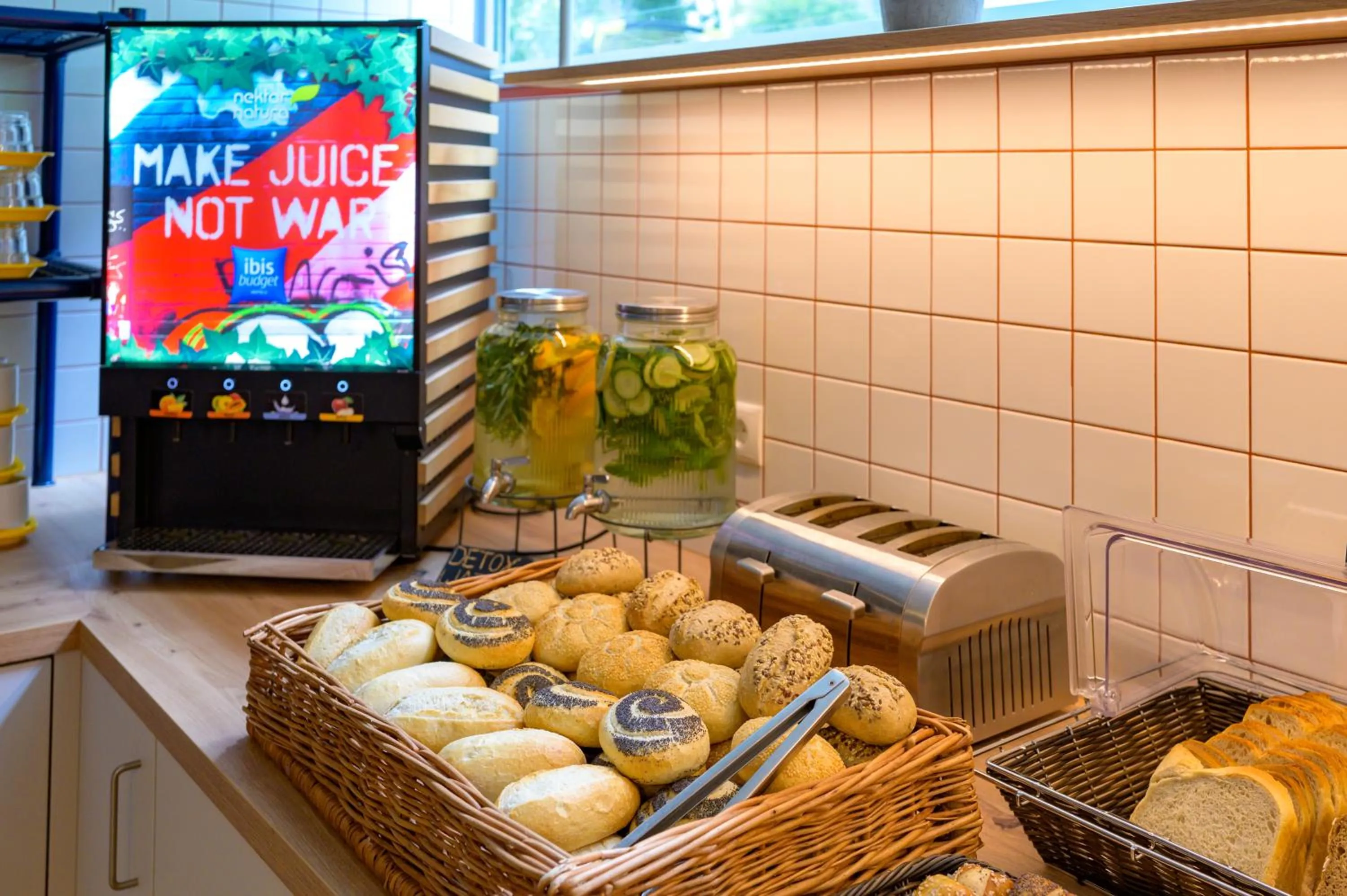 Buffet breakfast in ibis budget Hamburg St Pauli Messe - neu renoviert