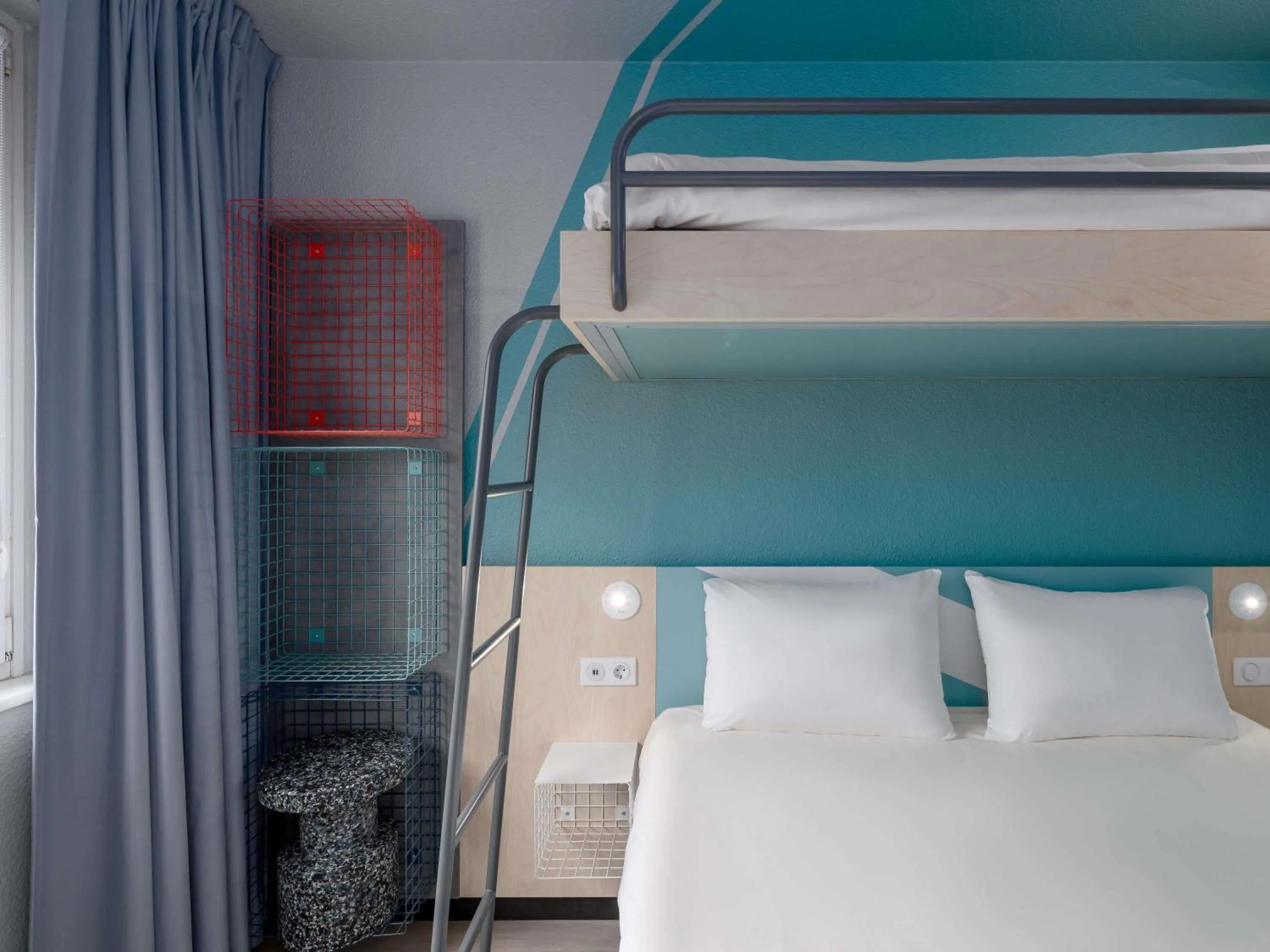 Bedroom, Bed in ibis budget Hamburg St Pauli Messe - neu renoviert