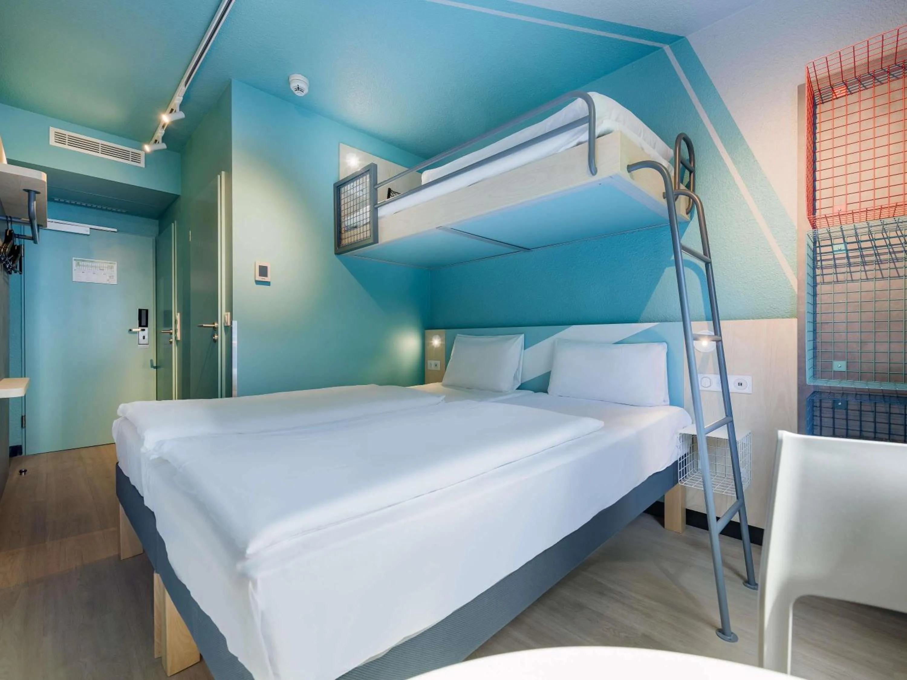 Bedroom, Bed in ibis budget Hamburg St Pauli Messe - neu renoviert