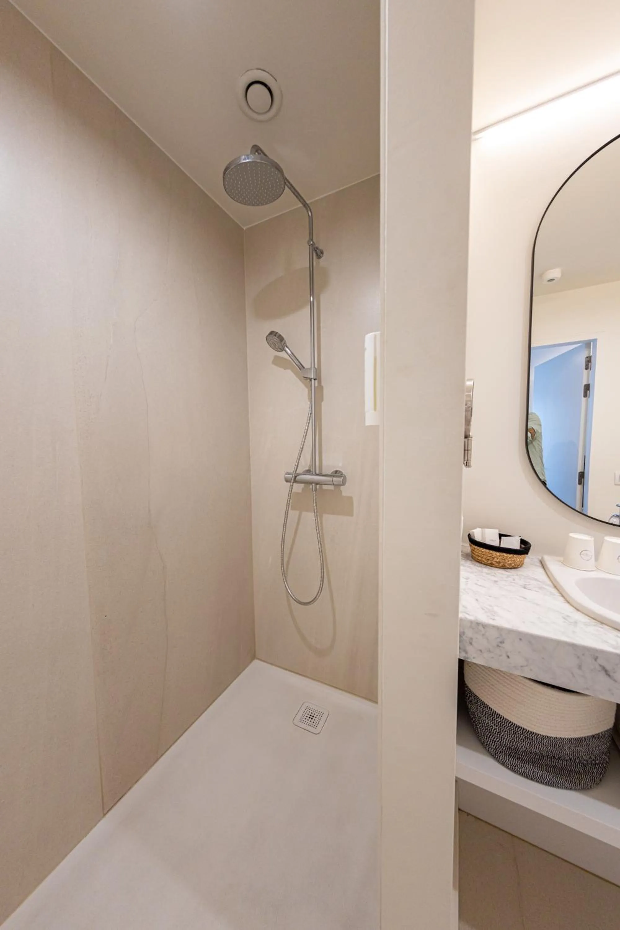 Shower in Hotel Bell-X Kortrijk-Wevelgem