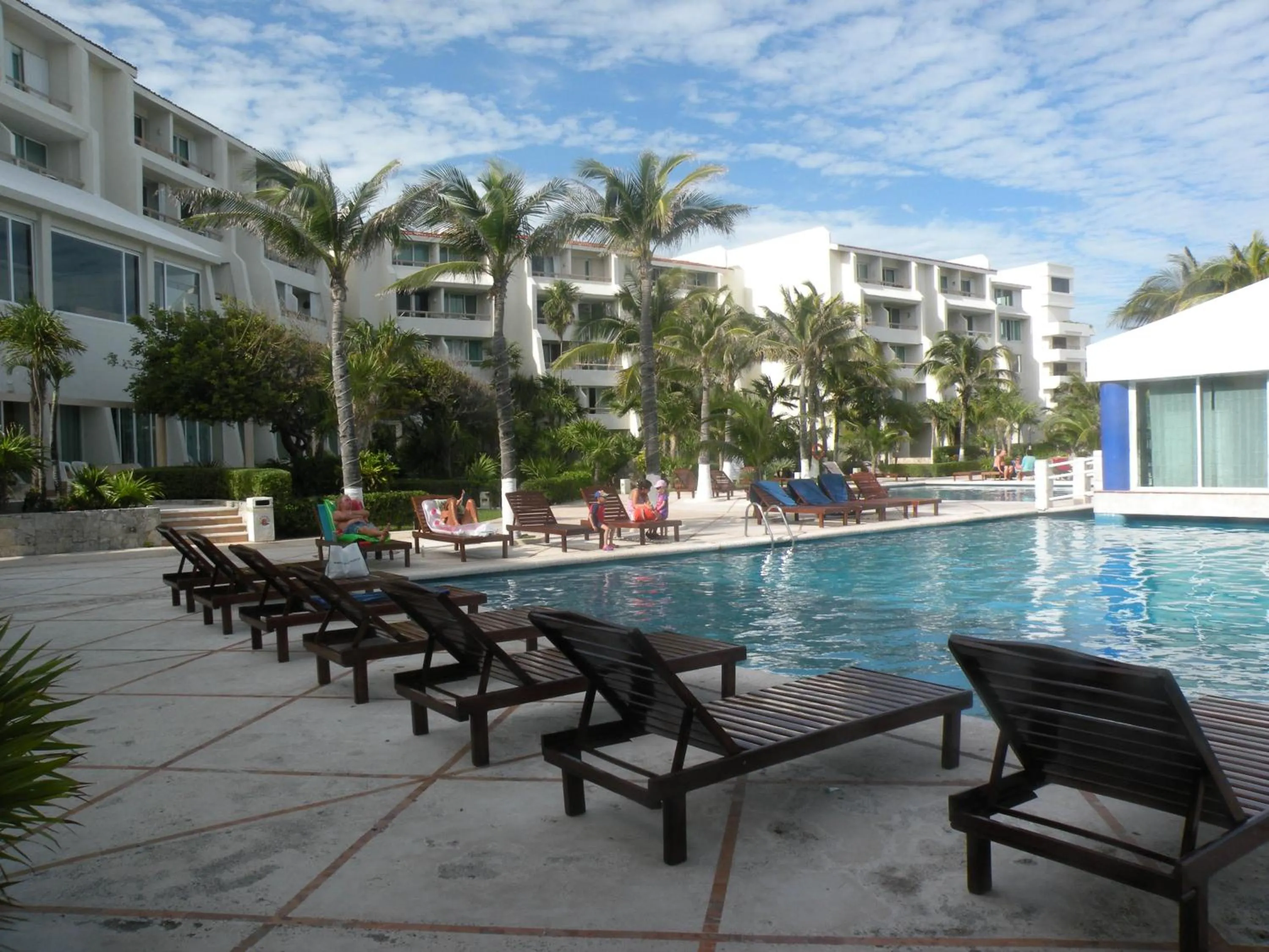 Swimming pool in Cancun Beach ApartHotel by Solymar