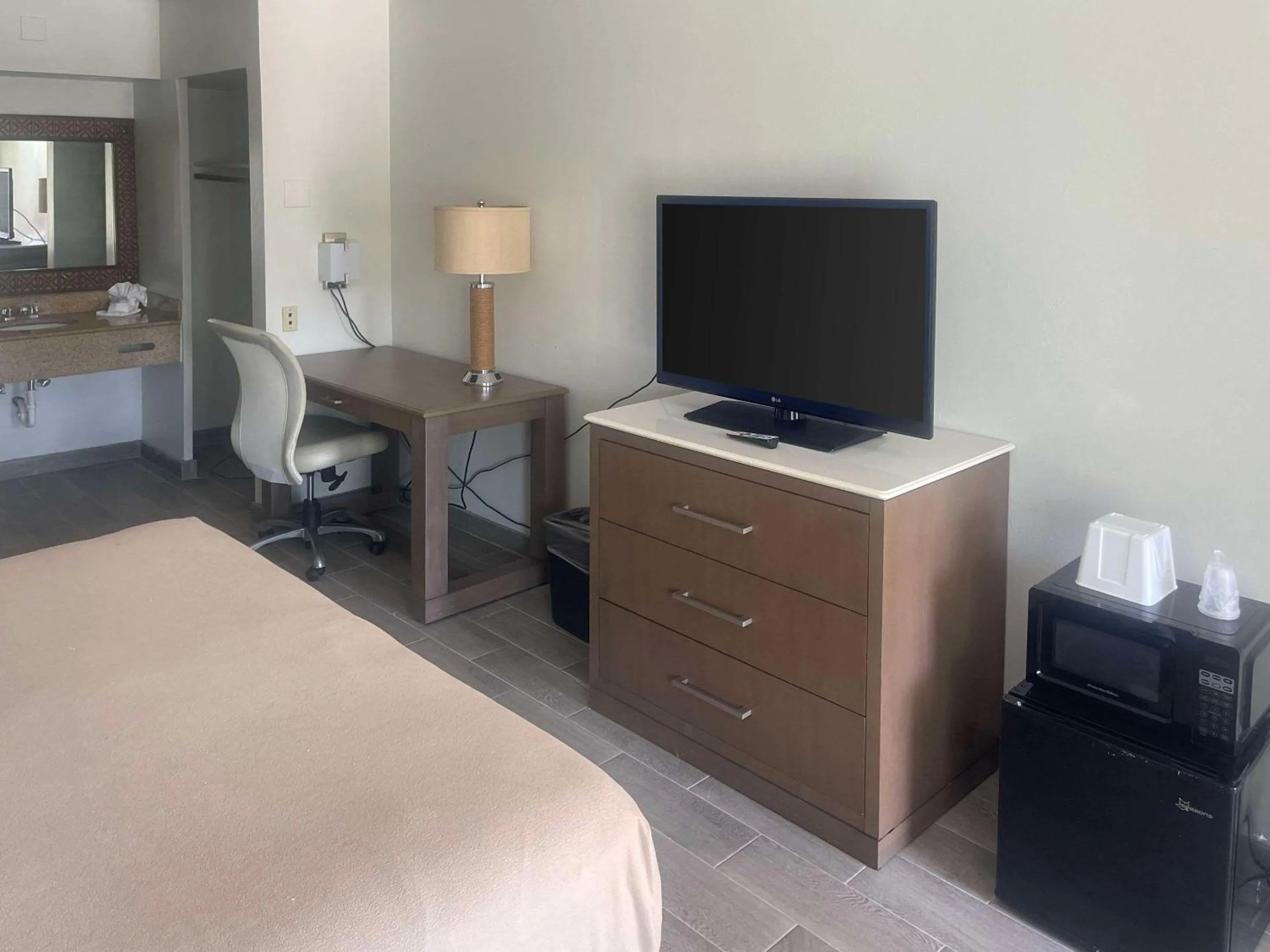 Bedroom, Bed in Rodeway Inn