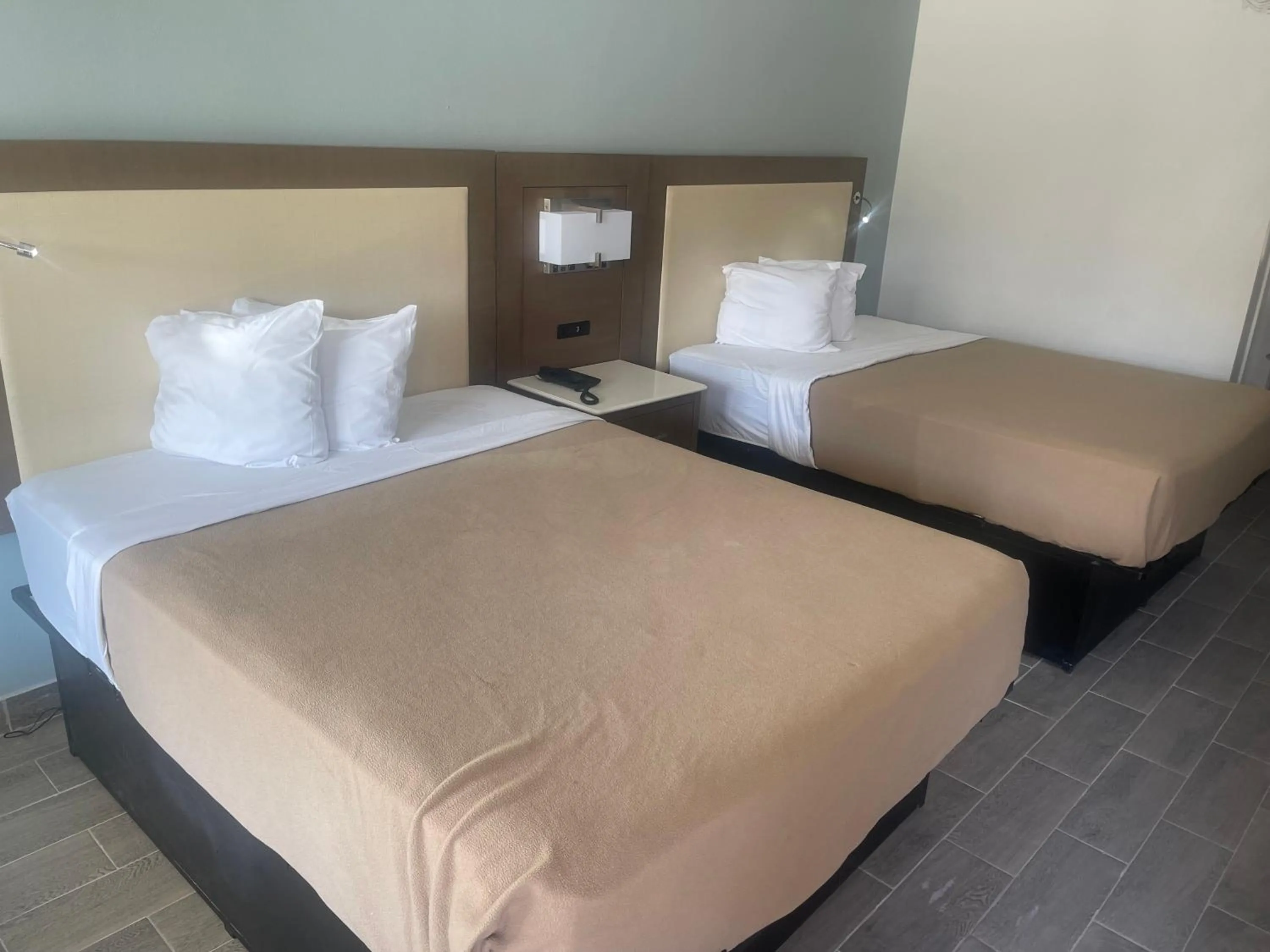 Photo of the whole room, Bed in Rodeway Inn