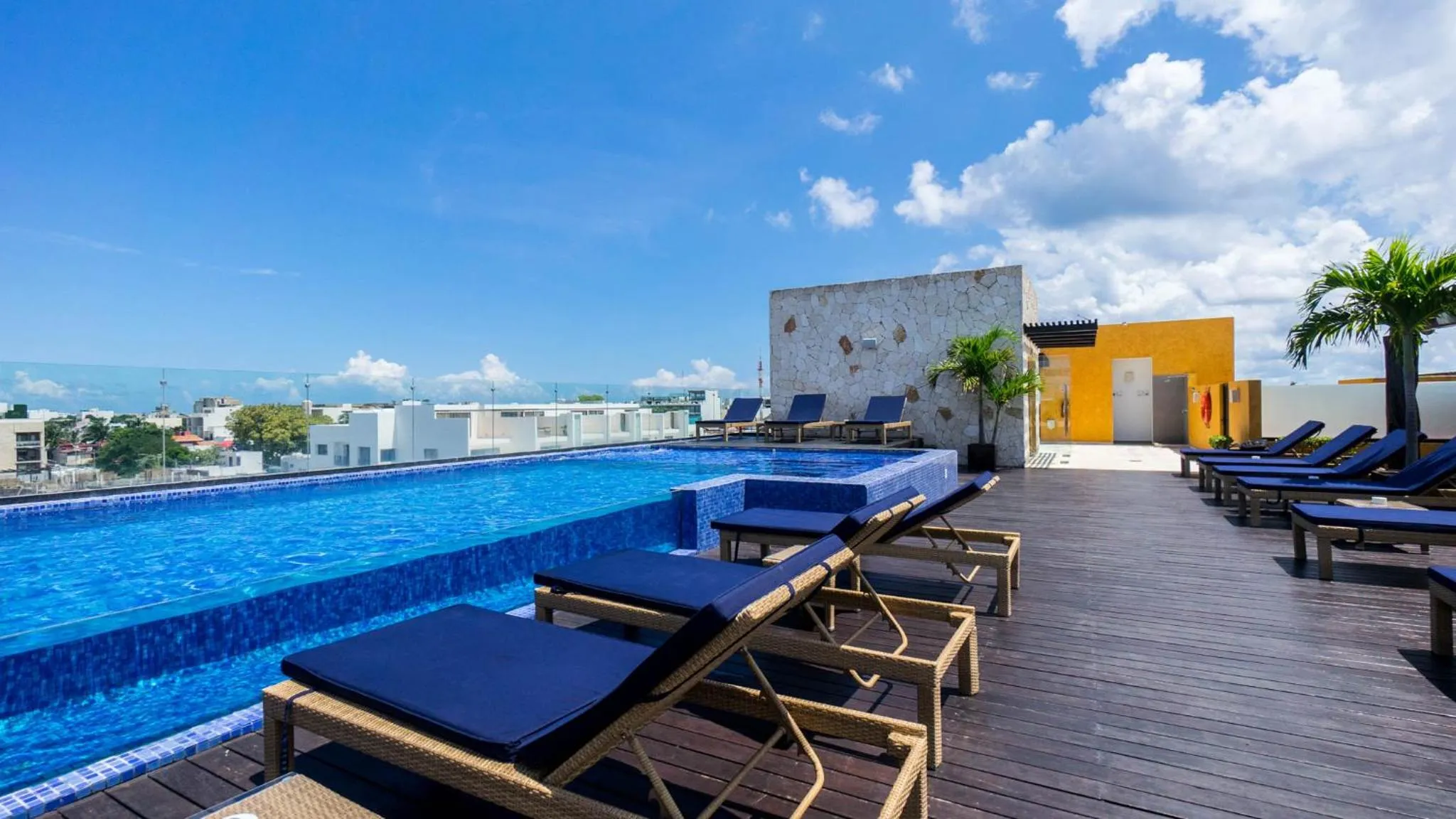 Balcony/Terrace in Lunada Condo by Bric