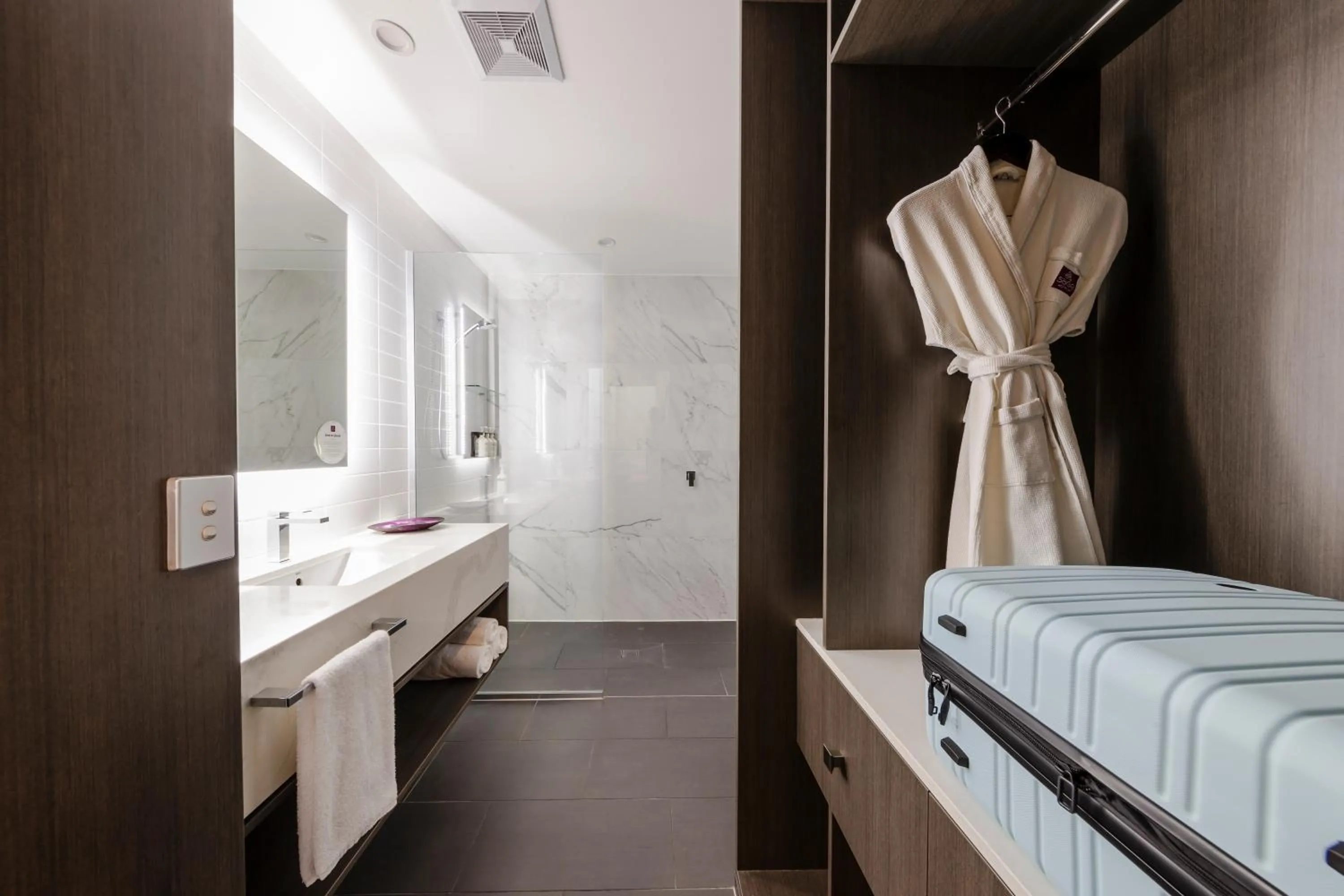 Bathroom, Bed in Sage Hotel James Street