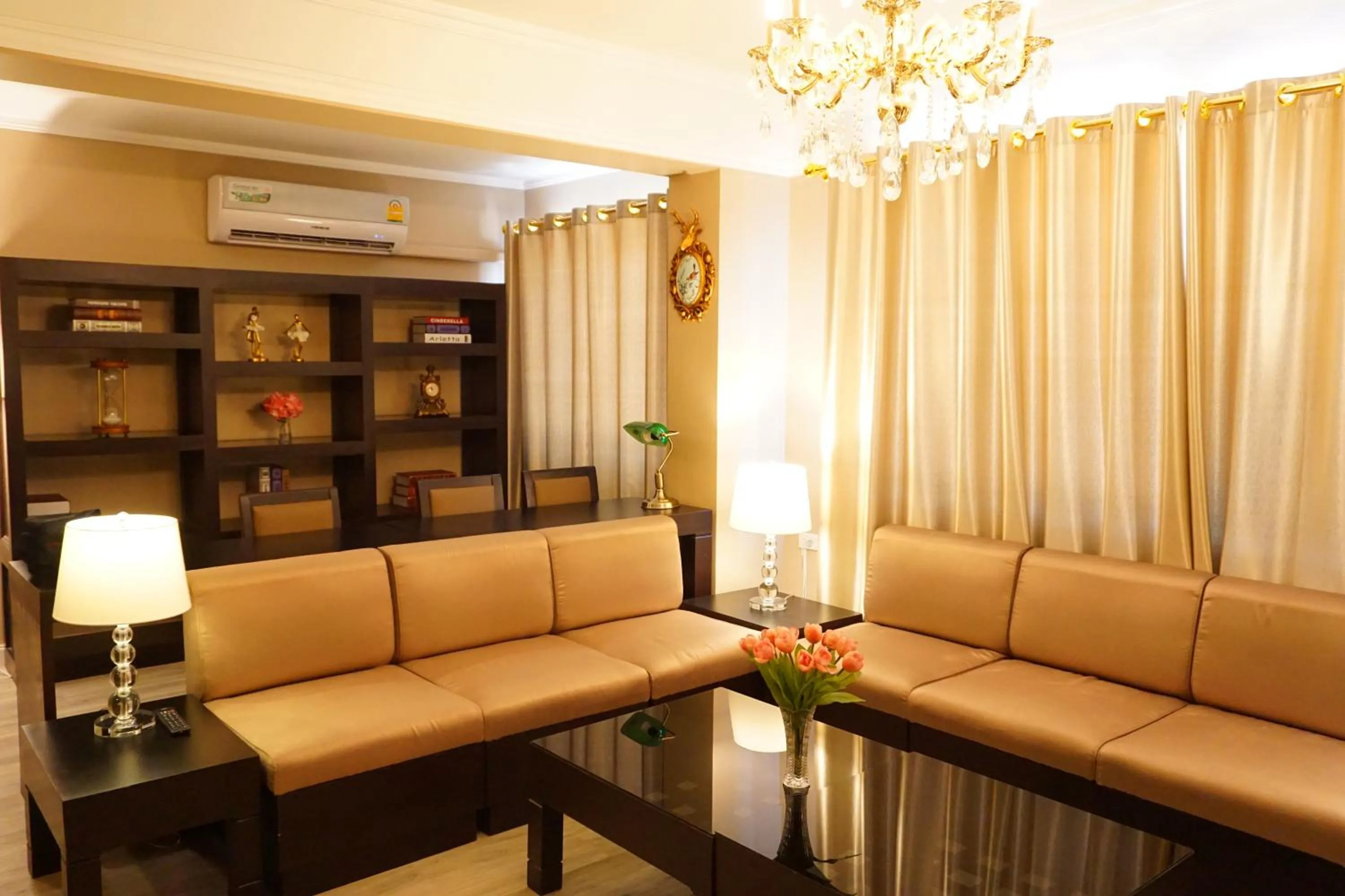 Lounge or bar in Taris Art Hotel Phrae