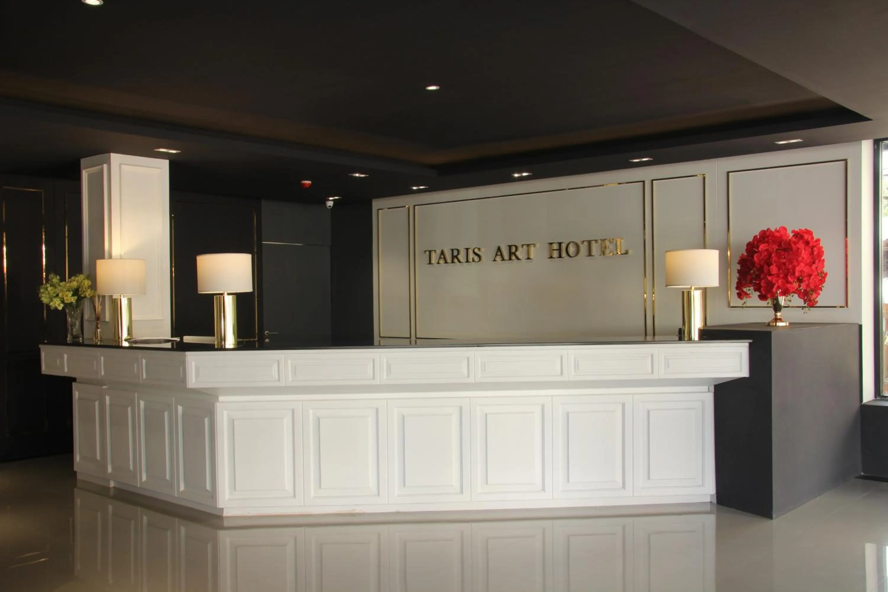 Lobby or reception in Taris Art Hotel Phrae