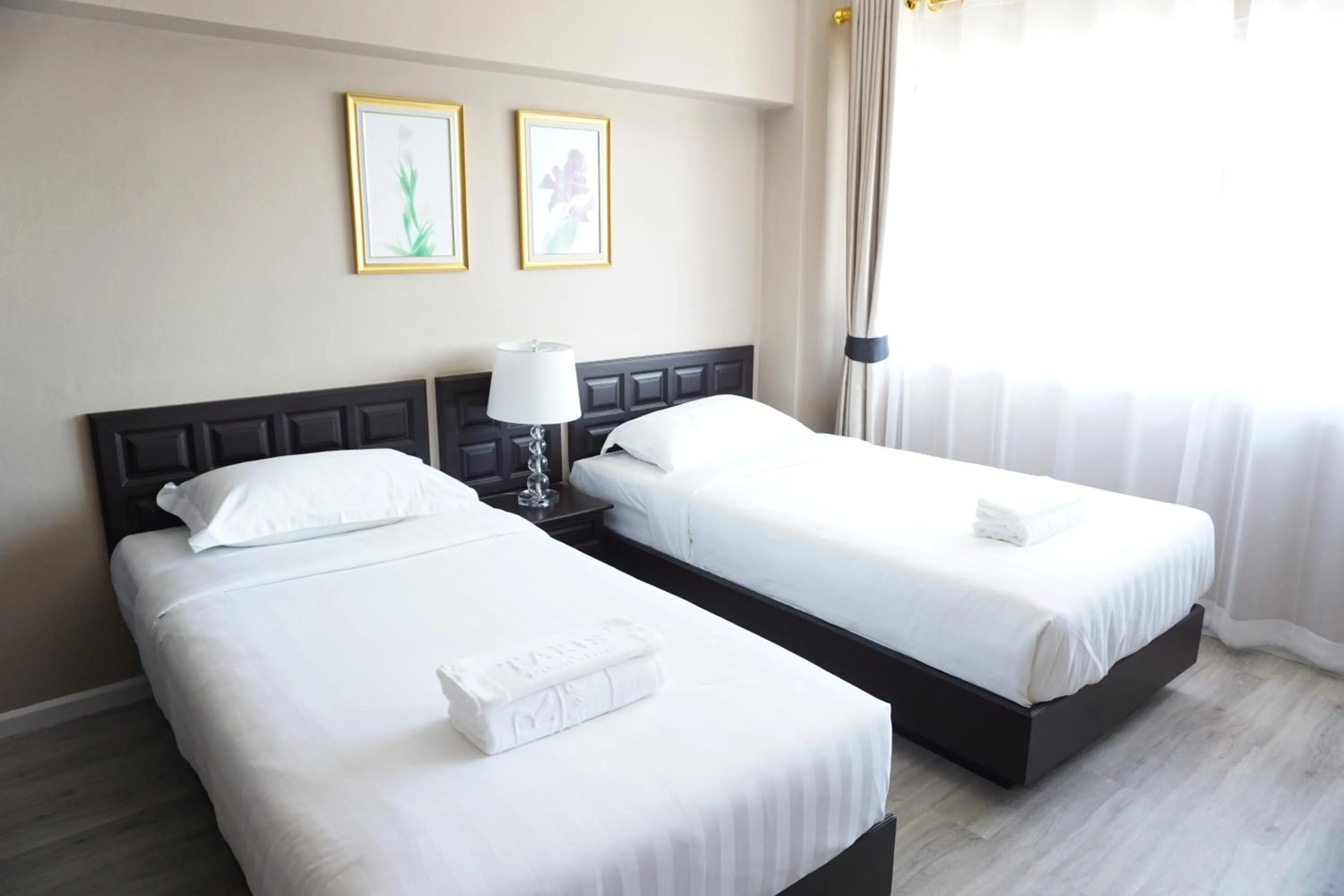 Bed in Taris Art Hotel Phrae