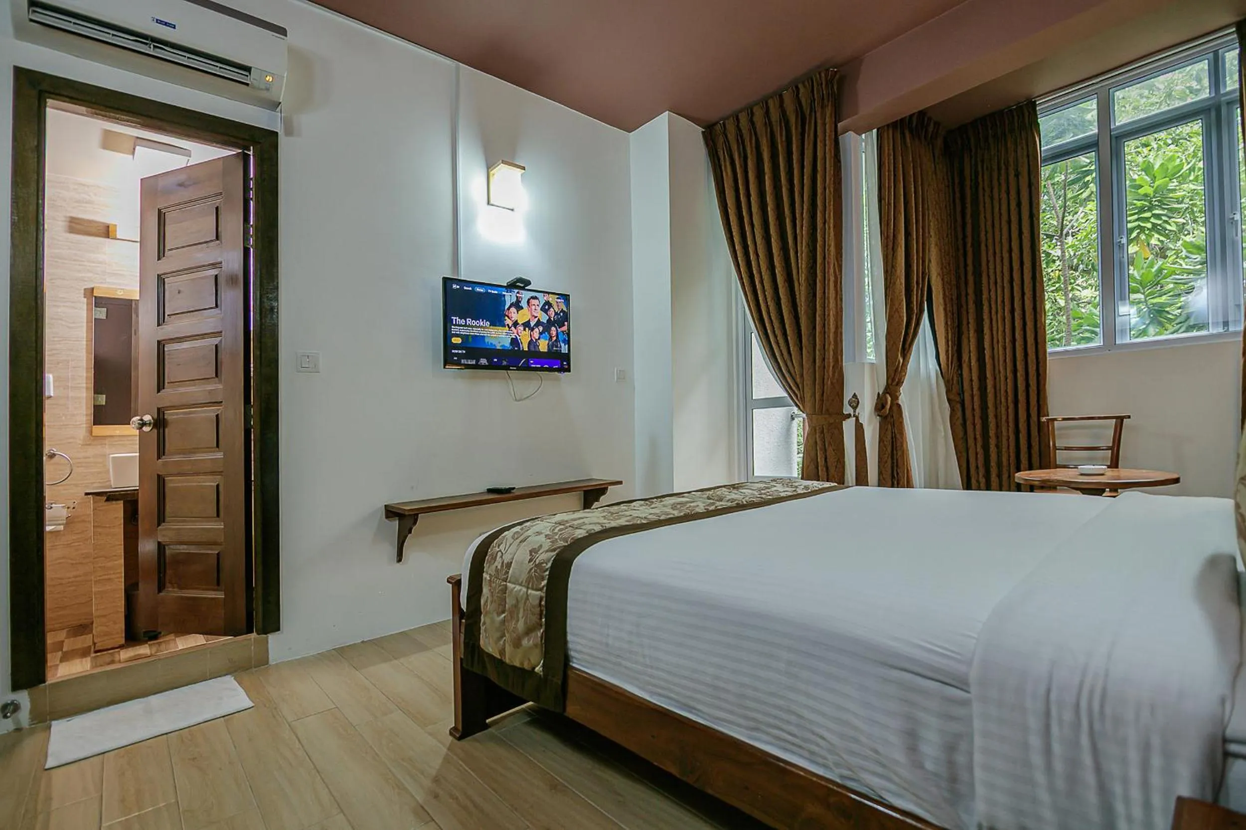 Bathroom, Bed in The Vinorva Maldives