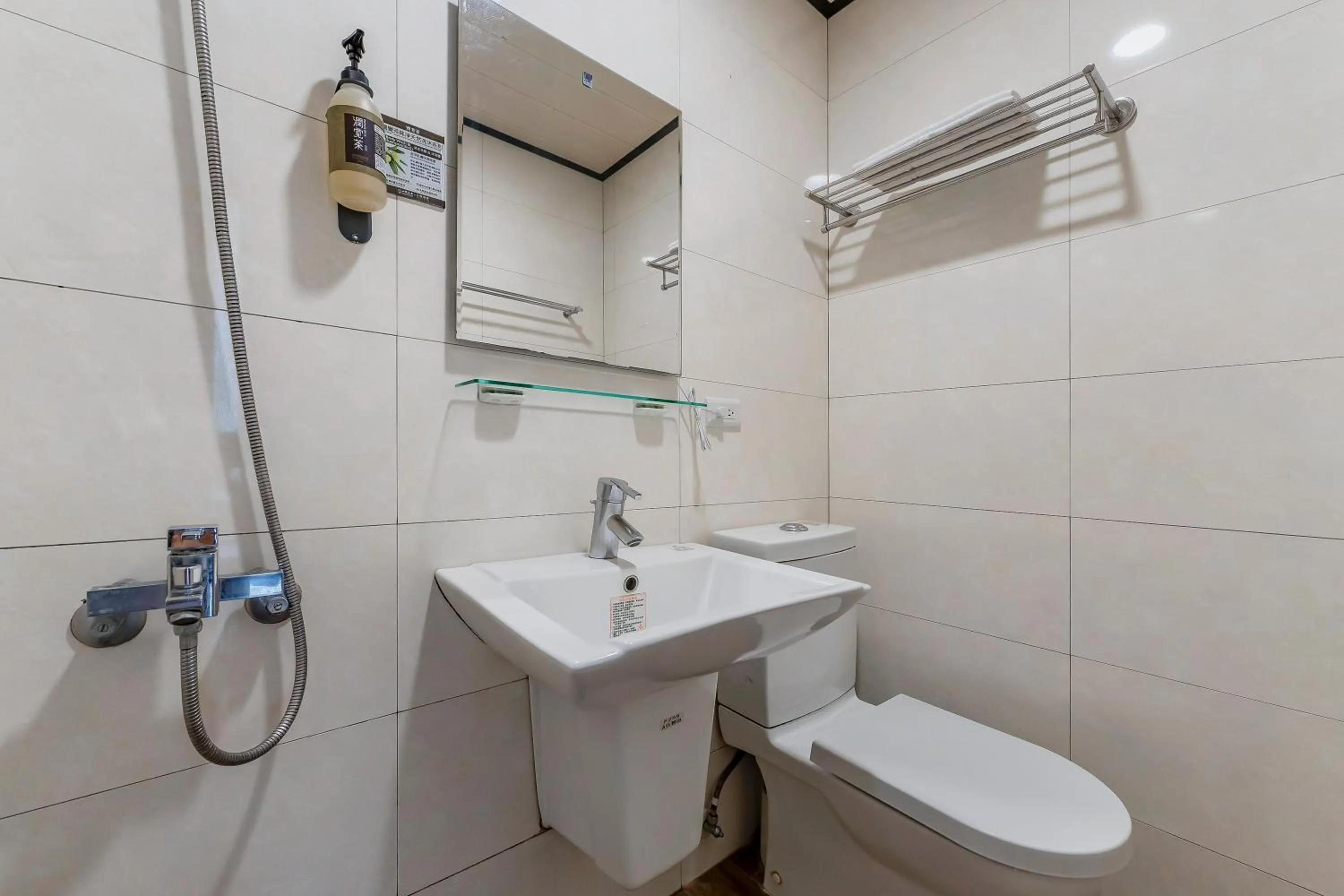 Bathroom in Bo Ya Homestay