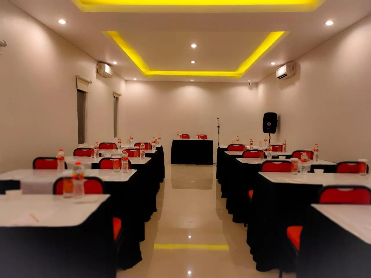 Meeting/conference room in Front One Inn Sidoarjo