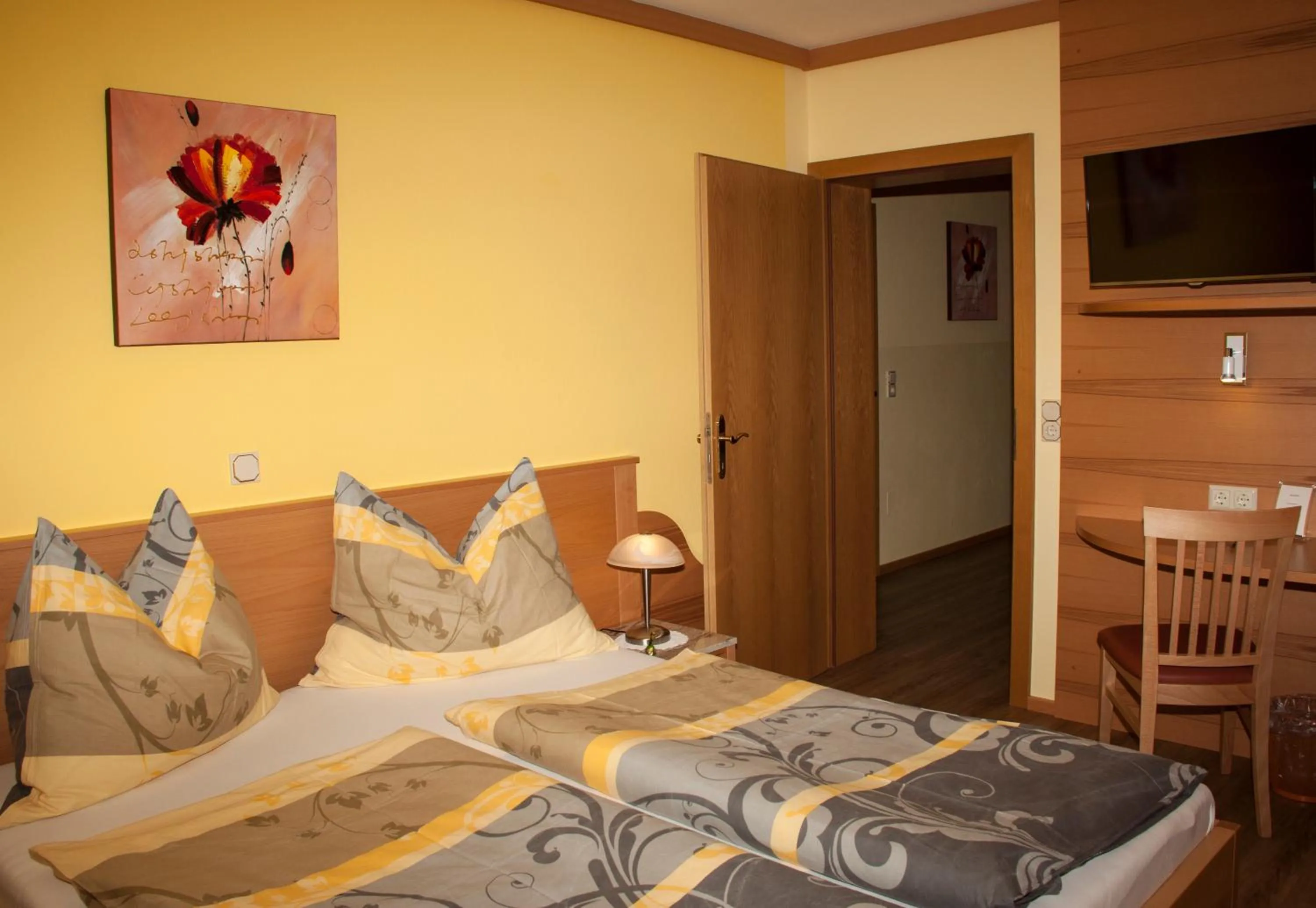 Photo of the whole room, Bed in Frühstückspension Kuzmic