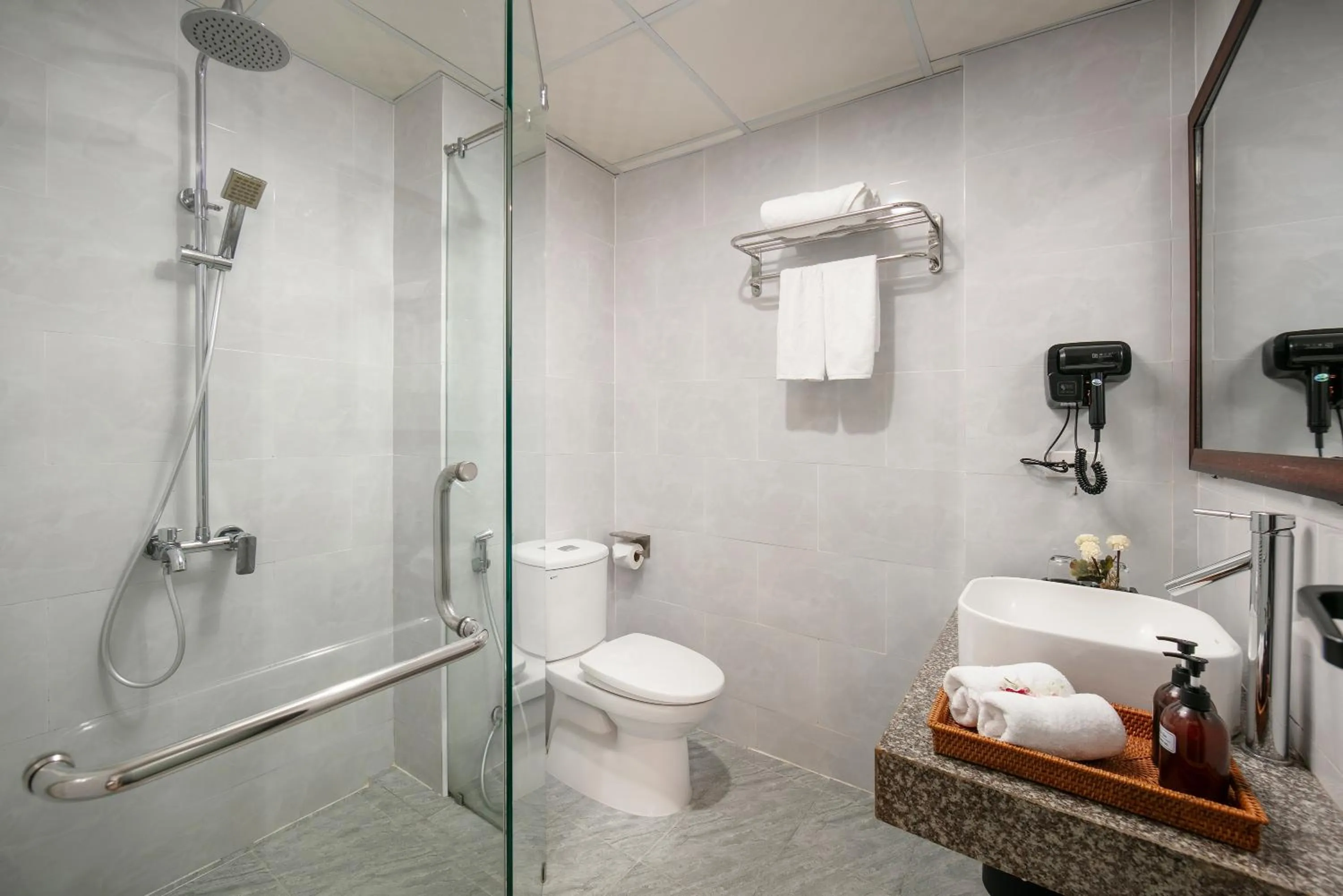 Shower in Hoi An Rose Garden Hotel